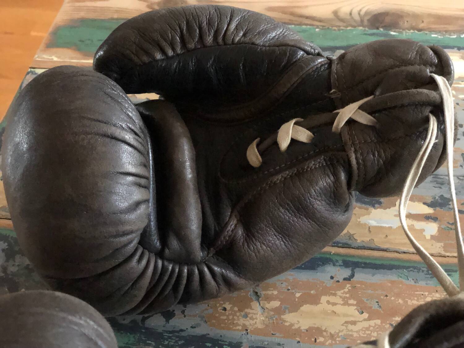 Anciens gants de boxe cuir 1940 Selency