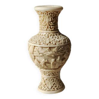 Vase balustre chinois en laque de cinabre beige