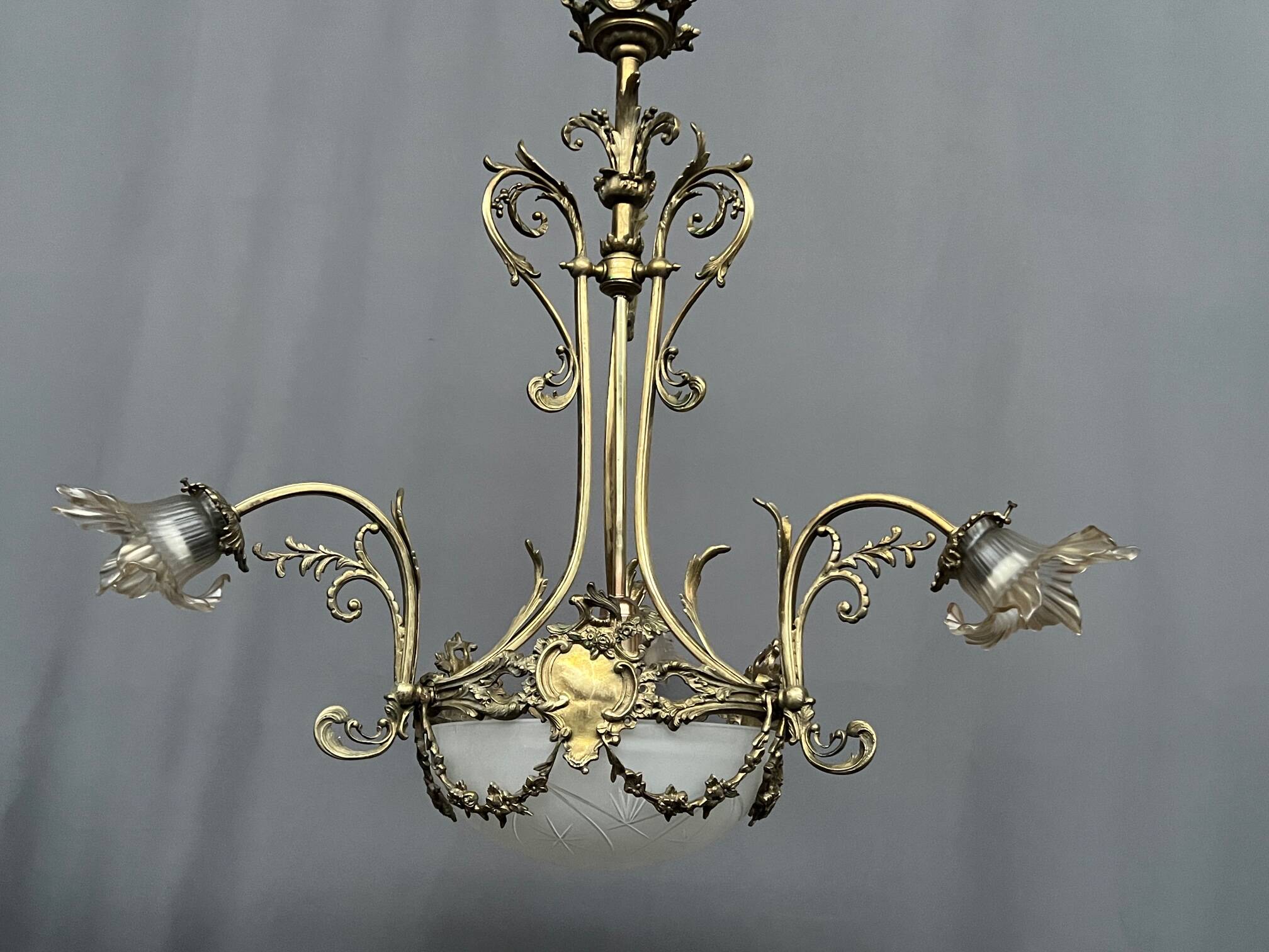 Louis XV style chandelier. Solid bronze, crystal.
