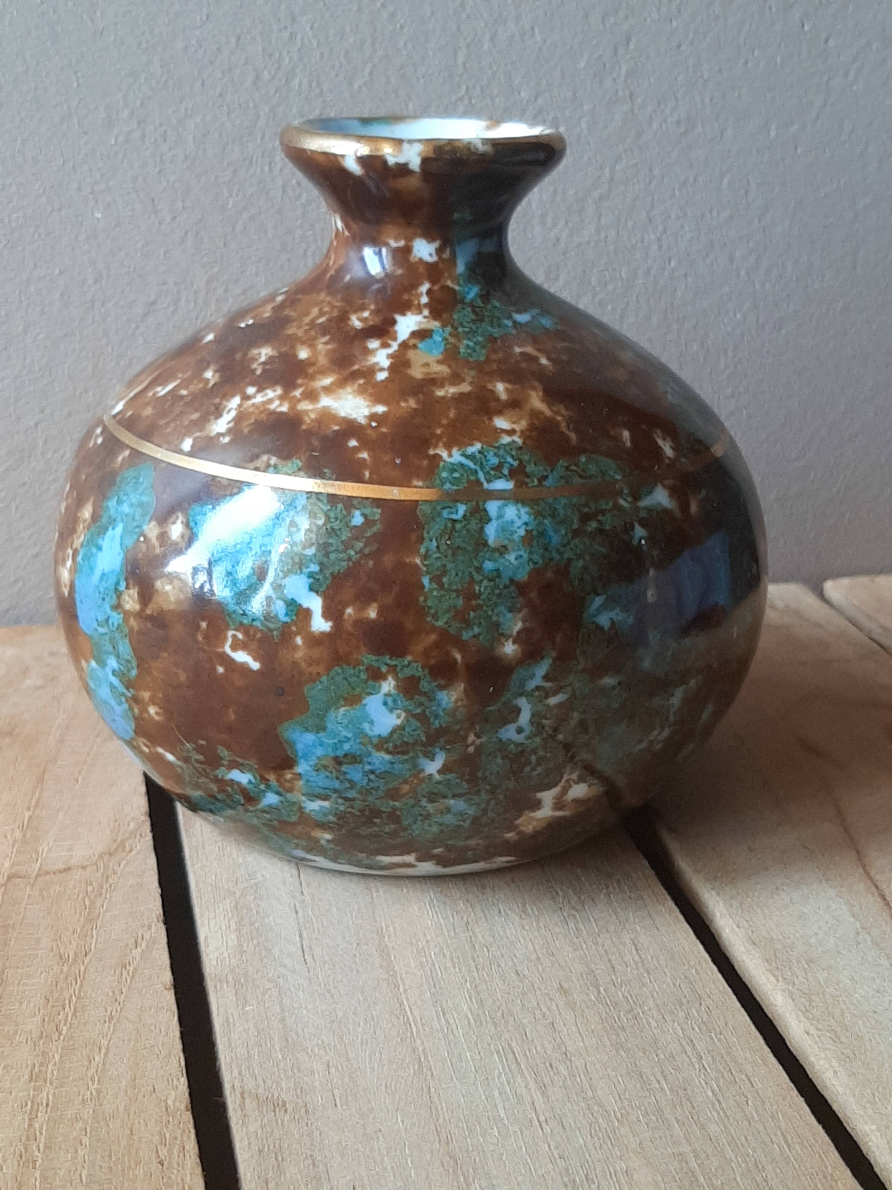 Single-flower vase in glazed Limoges porcelain