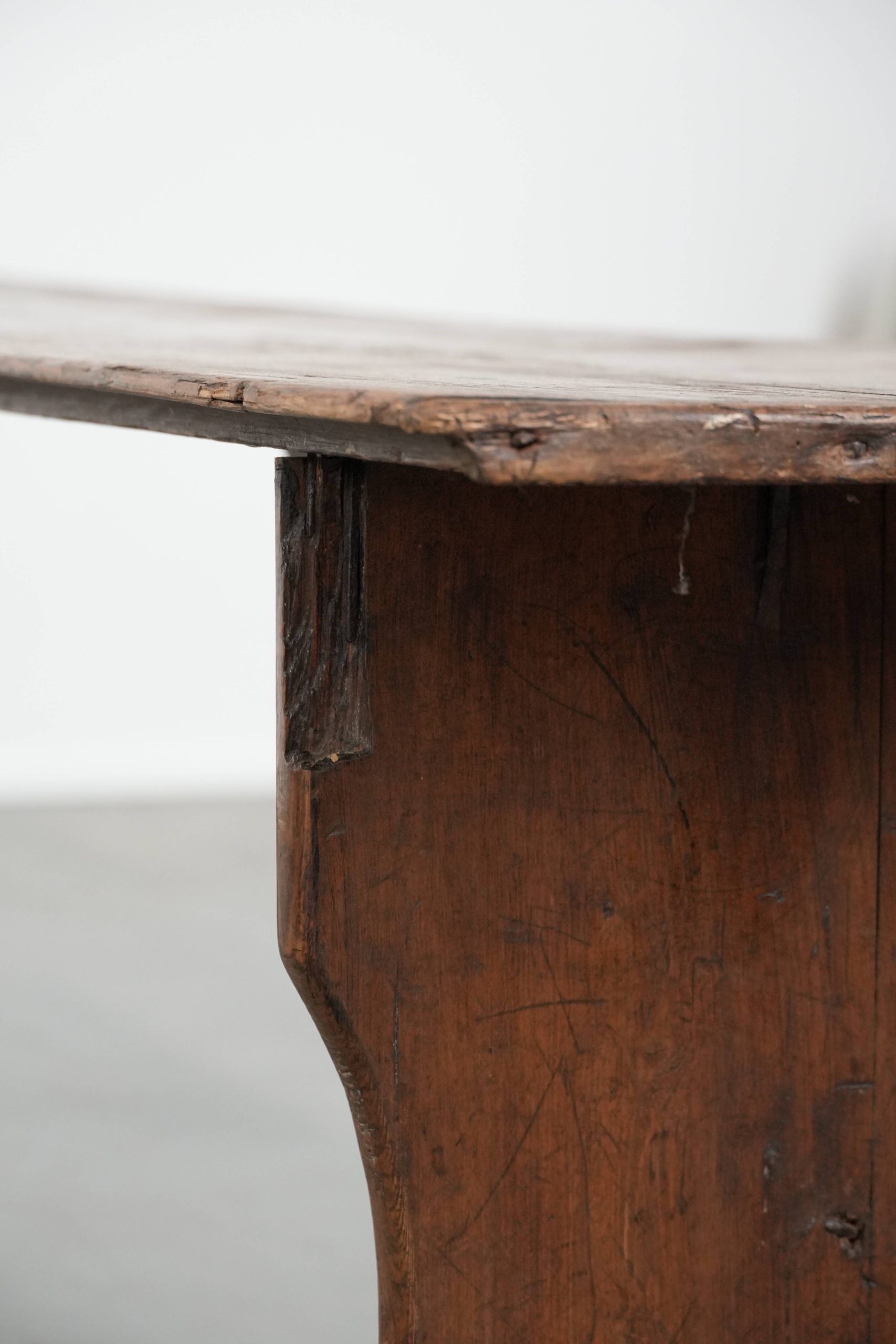 Timeless and characterful antique English hallway bench / bench for the dining table made of pinewood