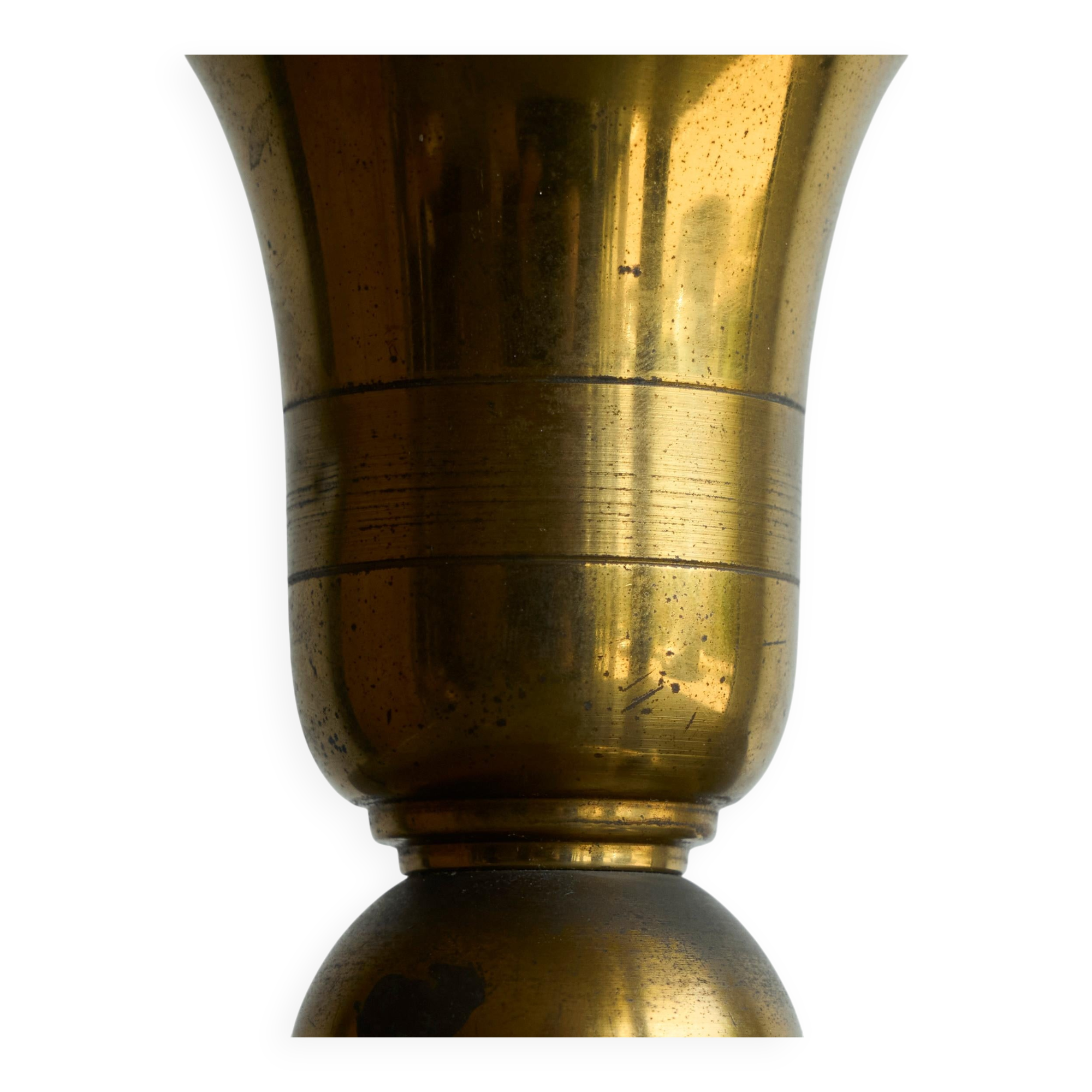Art Deco table lamp in patinated brass from the 1940s.