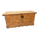 Magnifique coffre de mariage ancien en bois sculpté