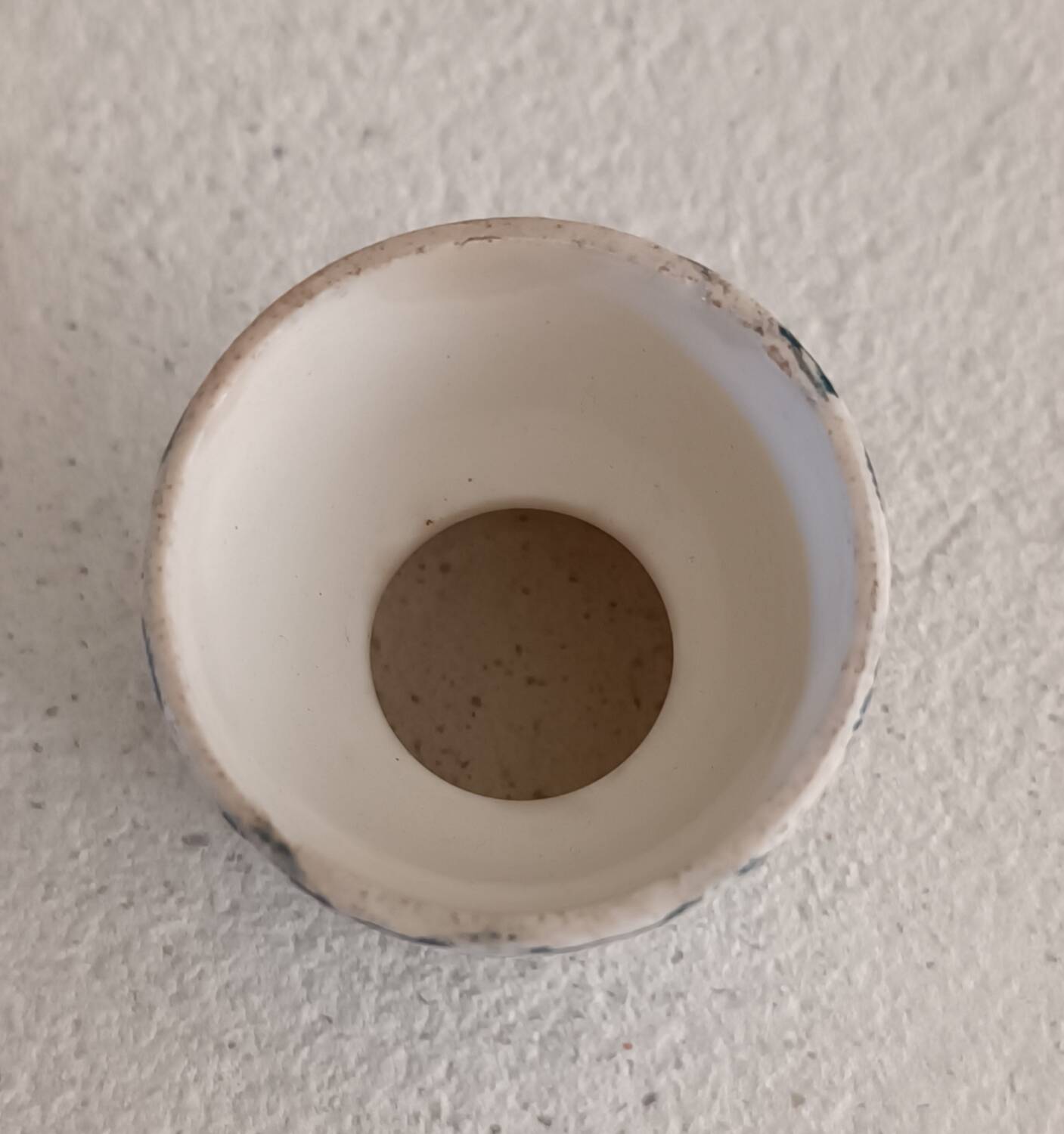 Iron earth egg cup