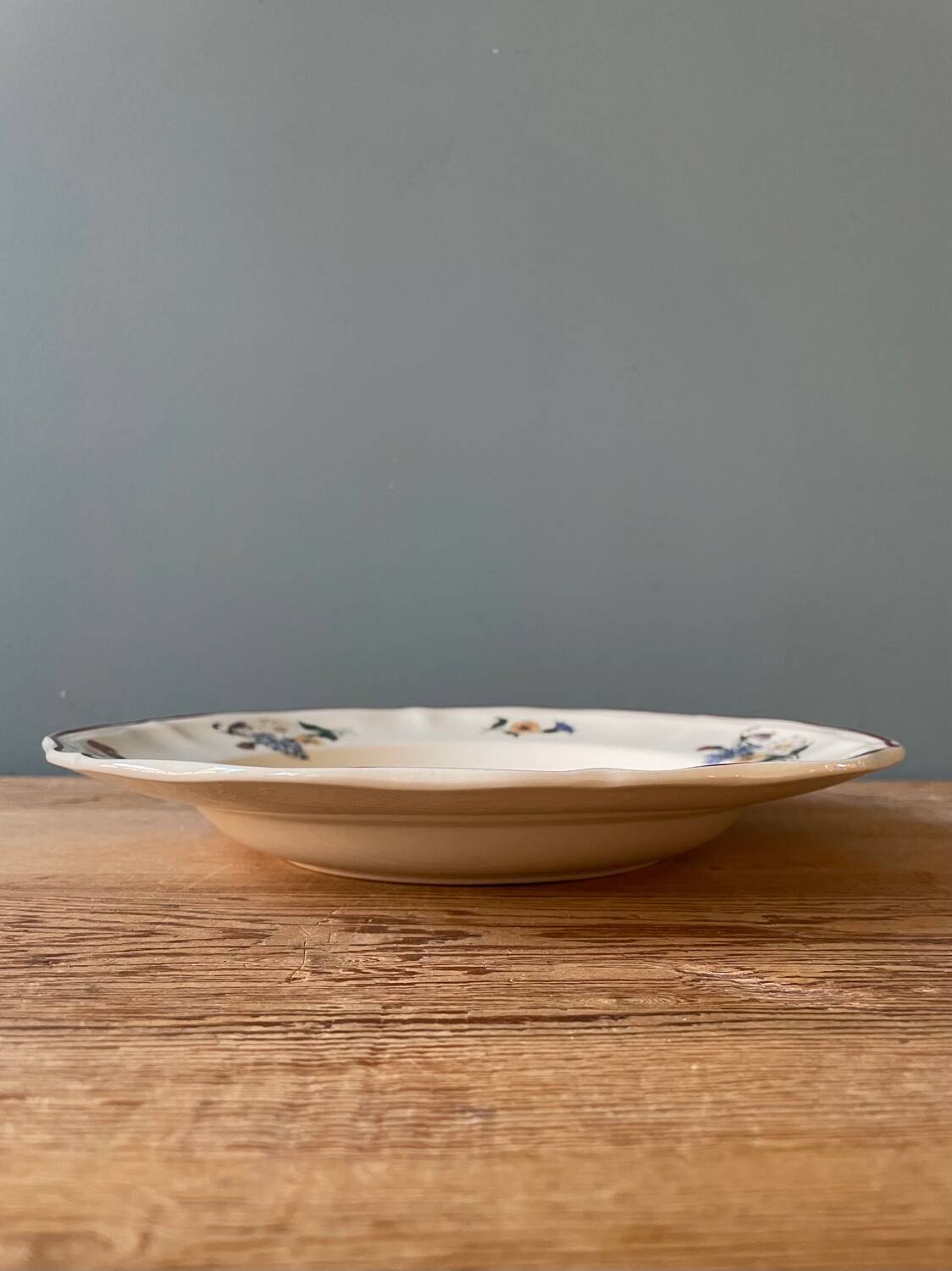 Series of 12 Sarreguemines France soup plates, Agreste collection