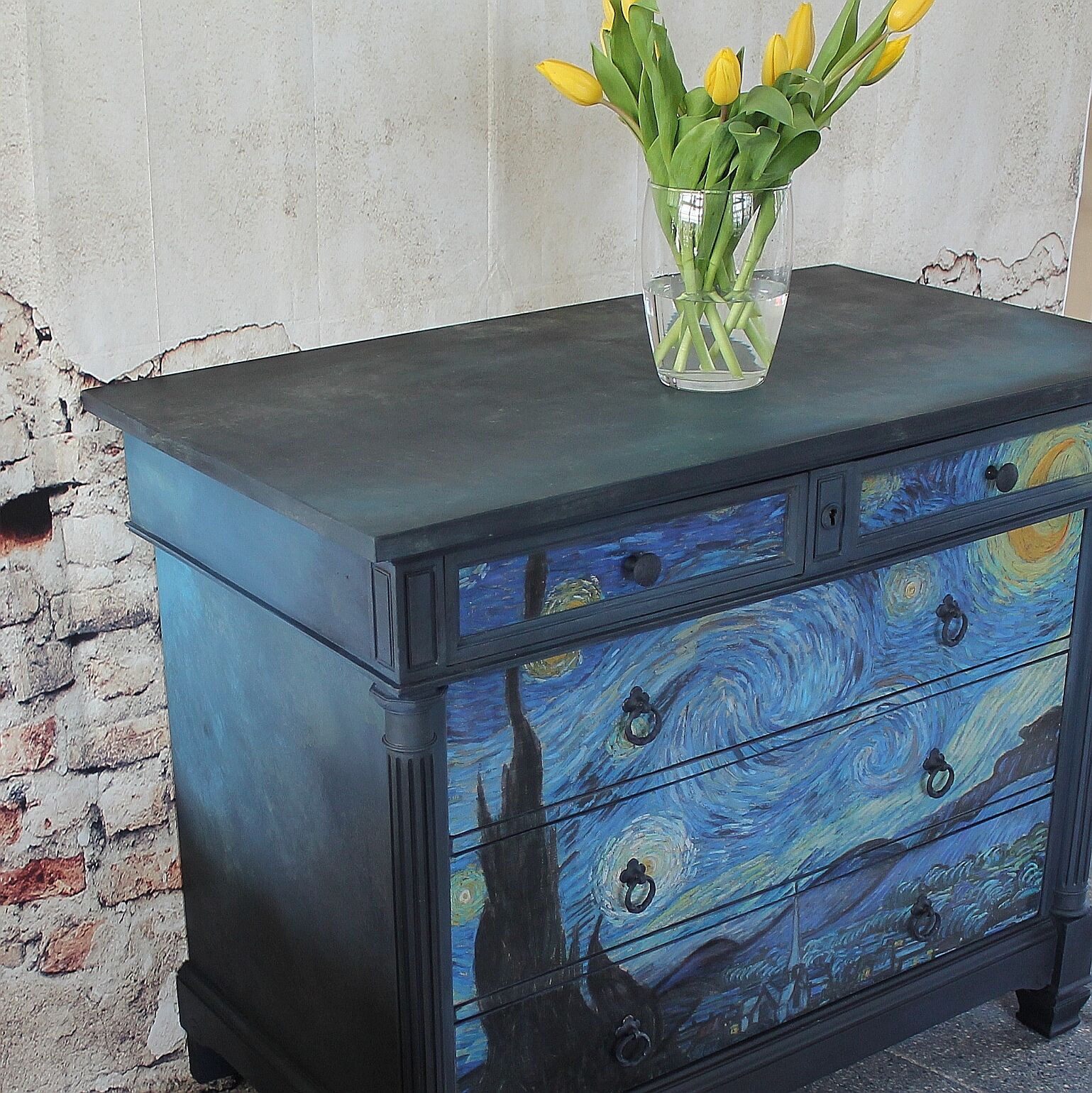 Chest of drawers