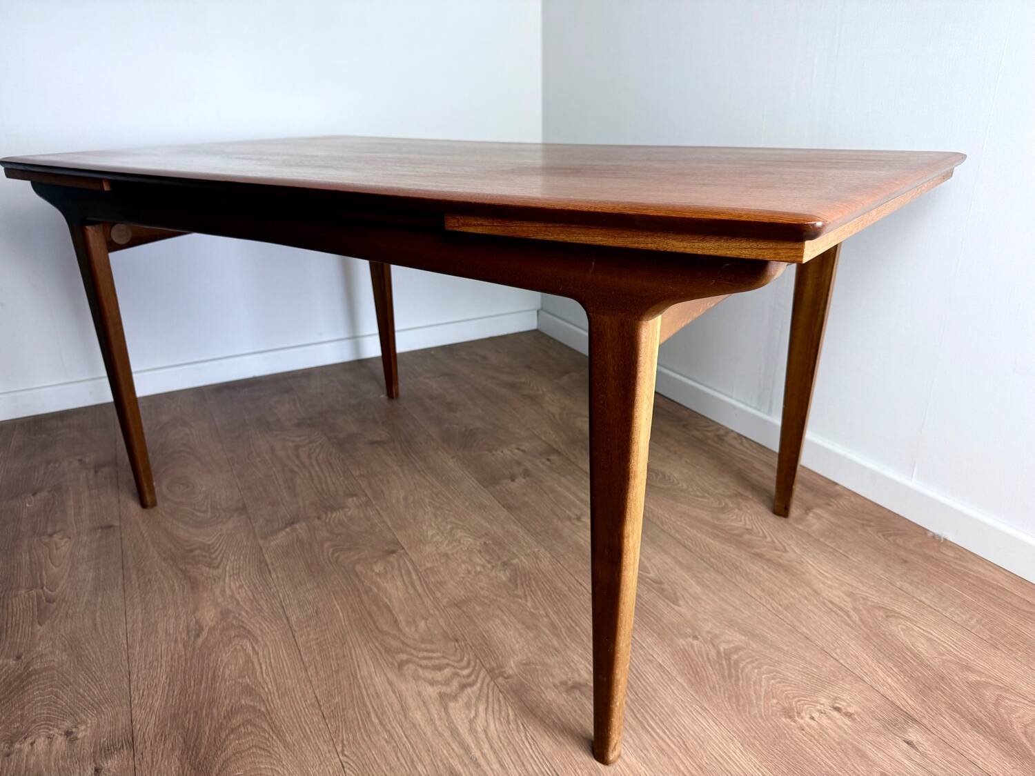 70s Scandinavian-inspired table with extensions