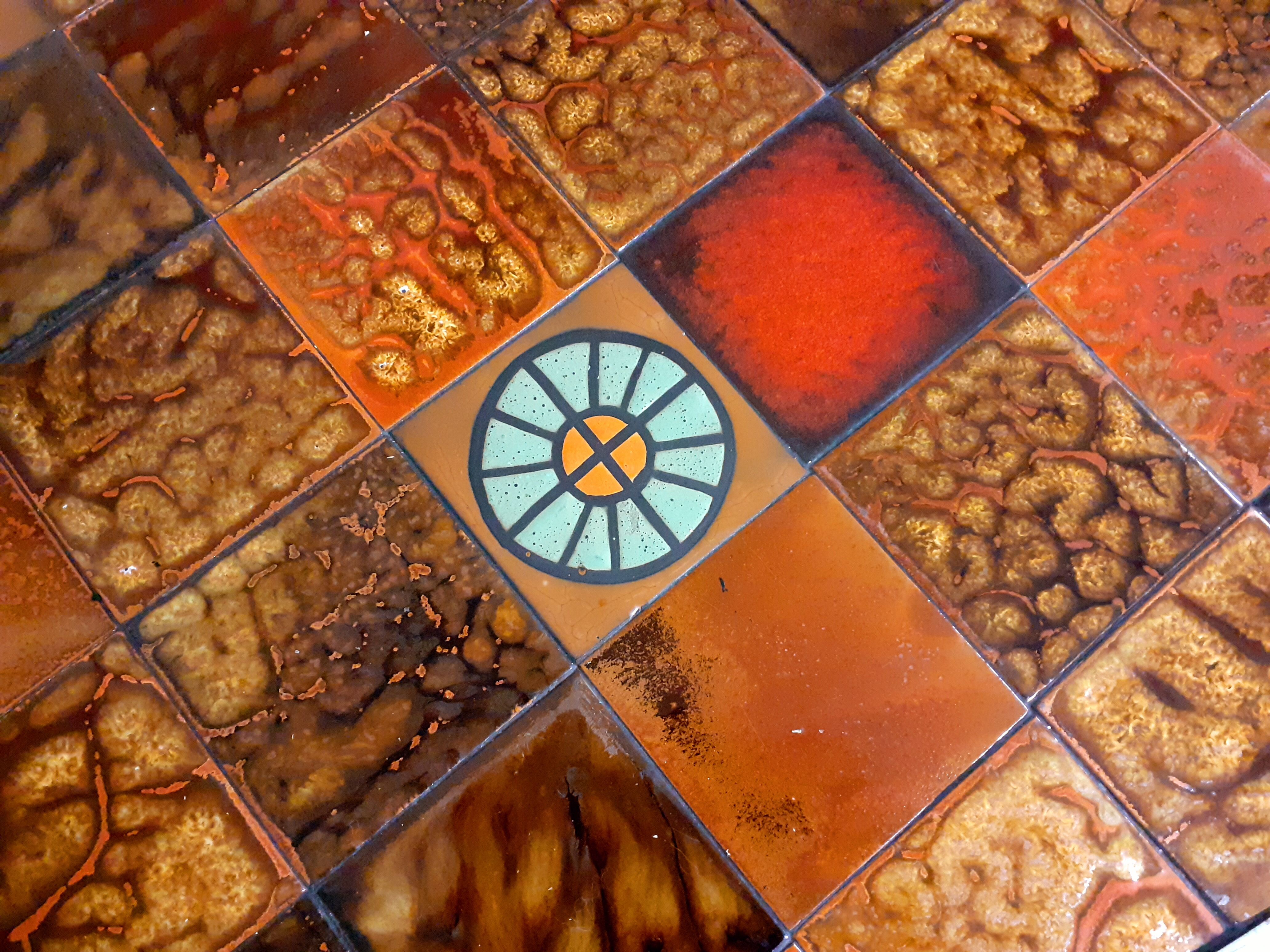 Vintage round coffee table roche-bobois in steel and ceramic 70s