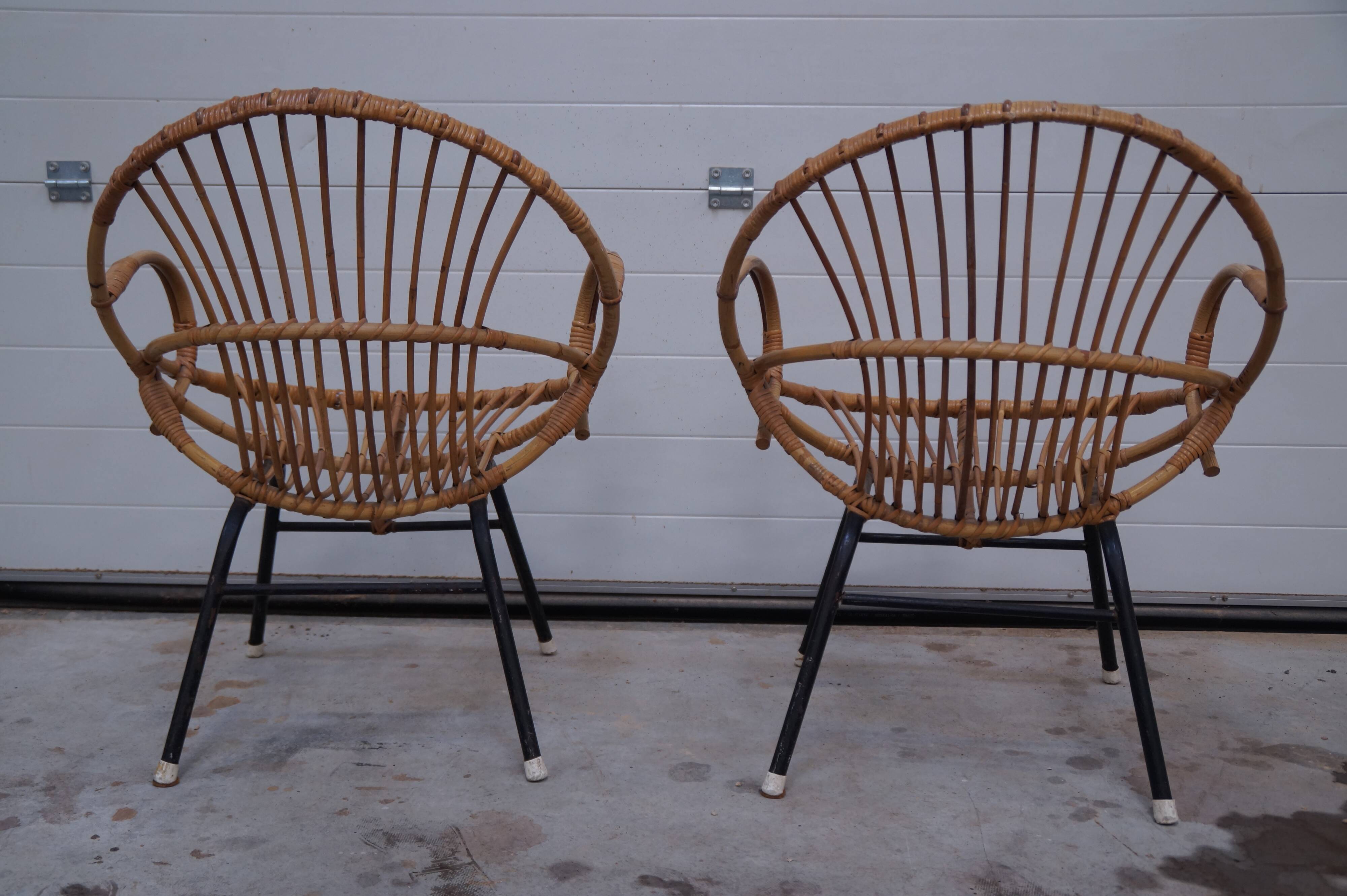 Paire de fauteuils corbeille en rotin