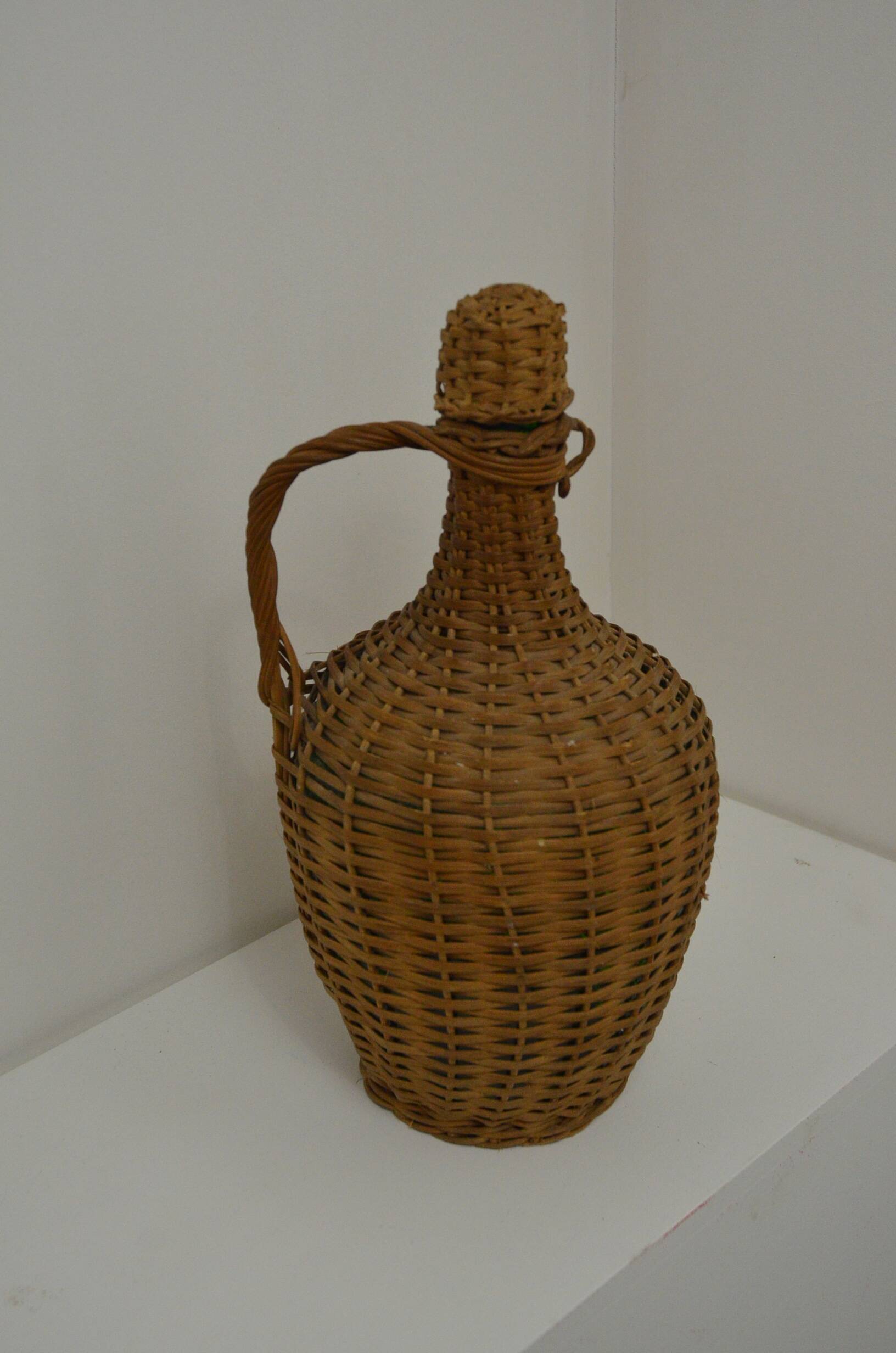 Rattan demijohn