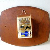 Pendule, Bayard wall clock in yellow formica from the 60s