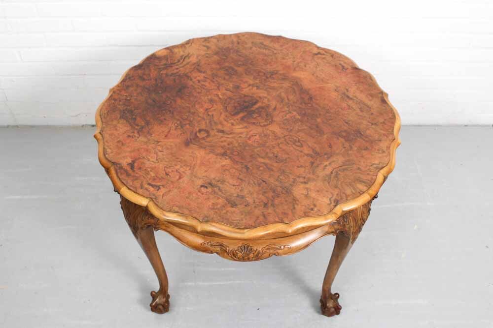 Coffee table in Baroque style, mid century, with claw foot legs, burl wood scalloped top