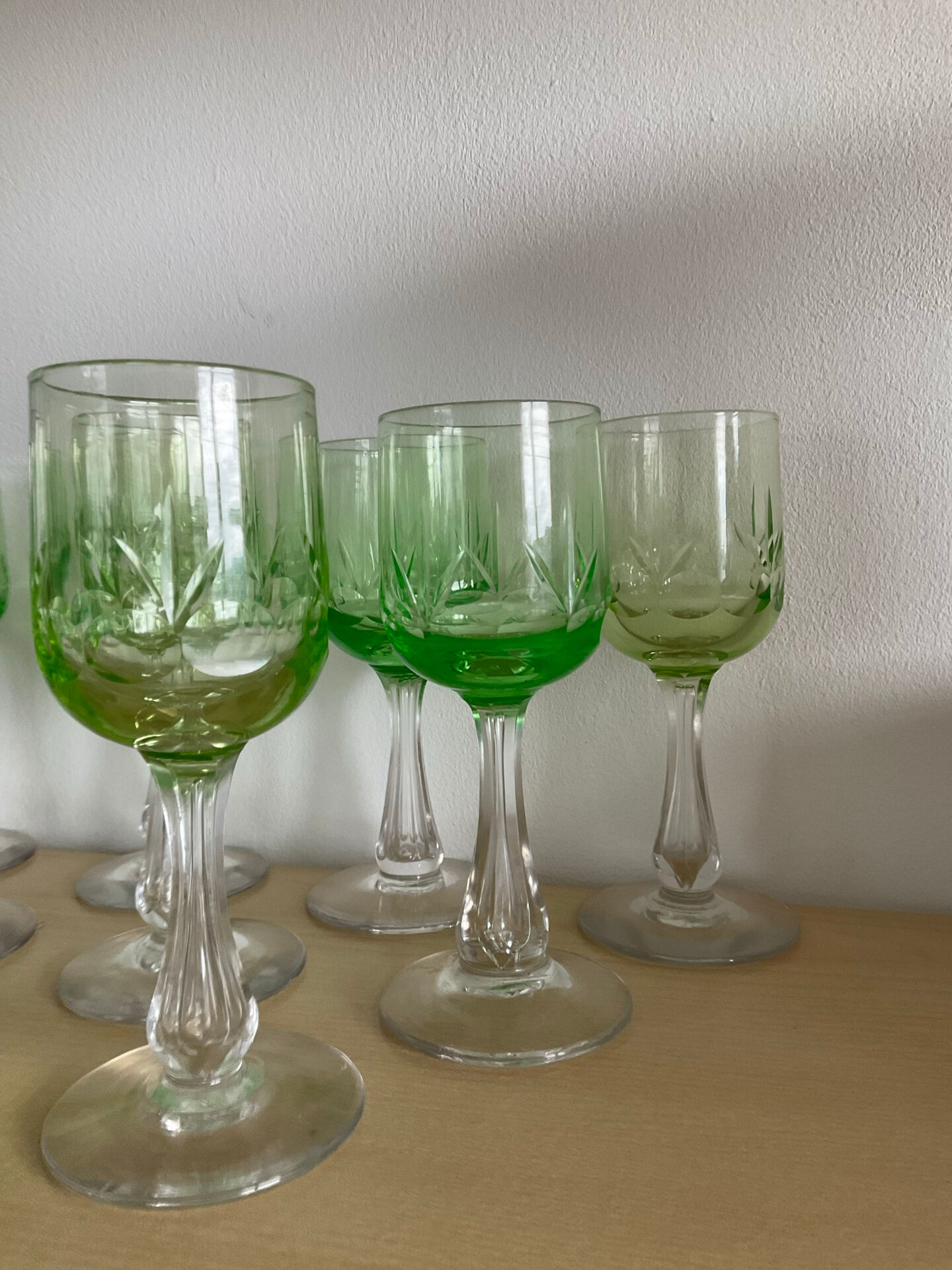 Set of 10 uraline glasses from the 1970s.