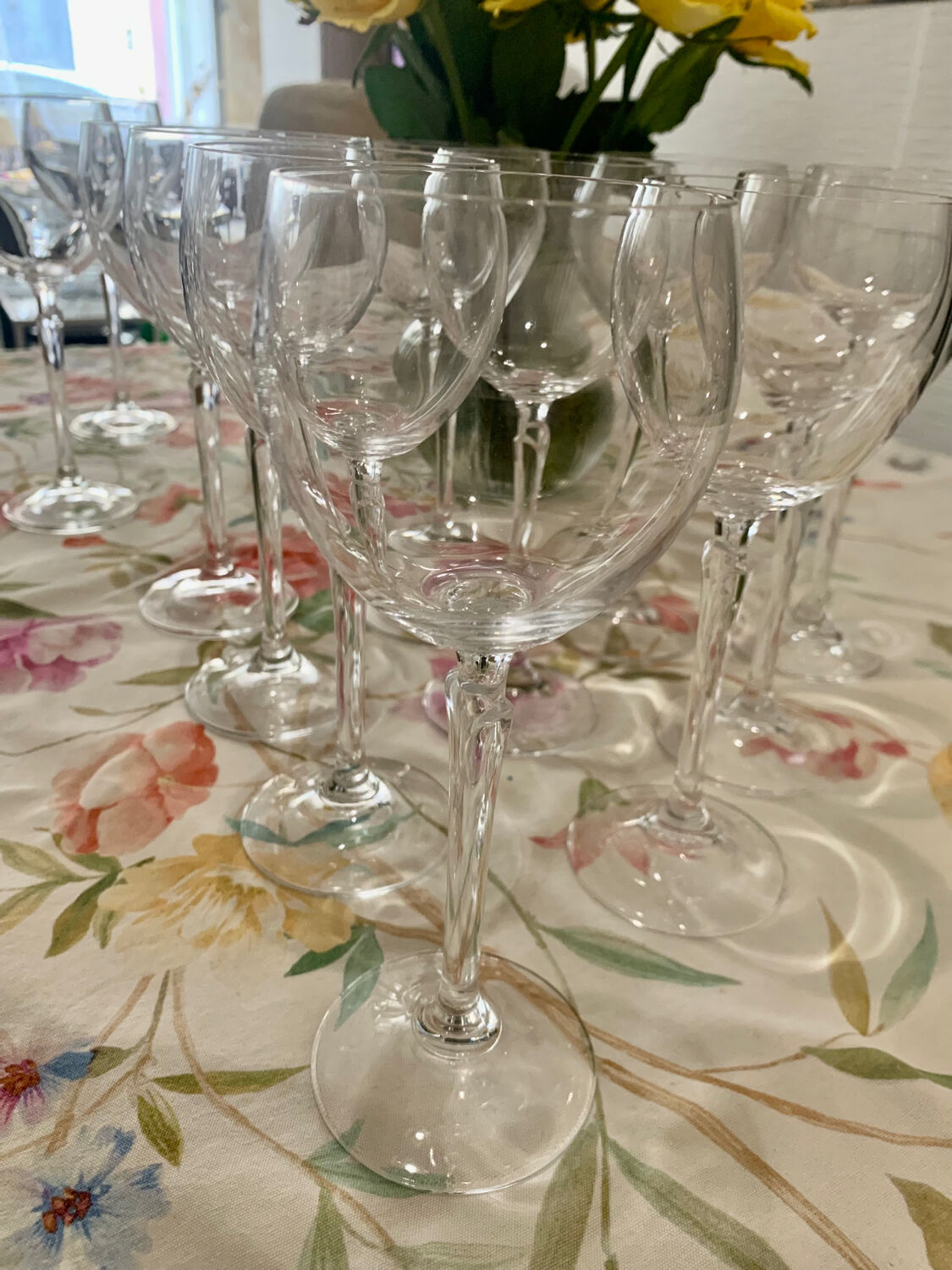 Crystal wine glasses (bud-shaped foot)