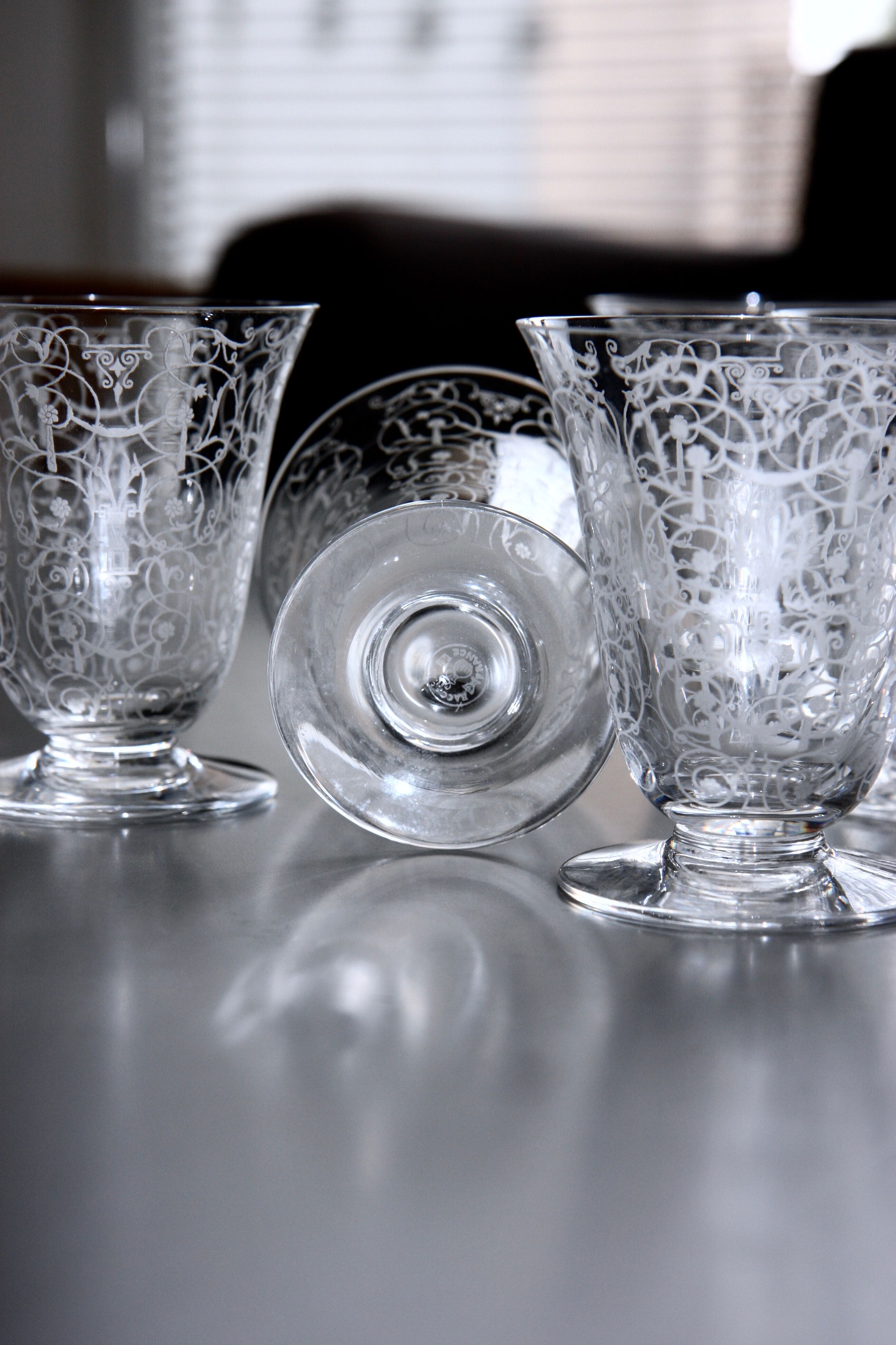 Six glasses of Baccarat wine in engraved crystal, model "Michelangelo"