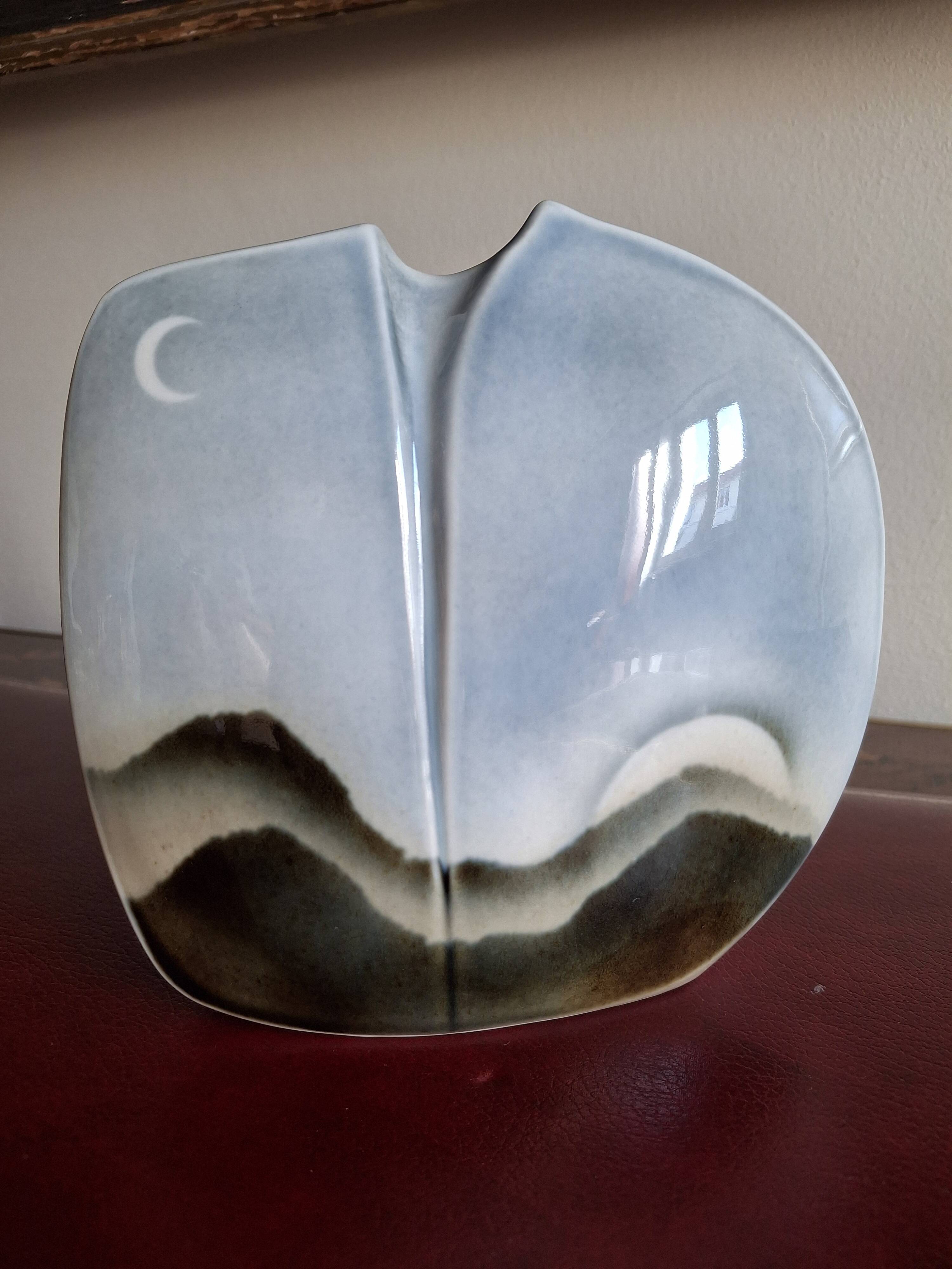 Virebent porcelain vase