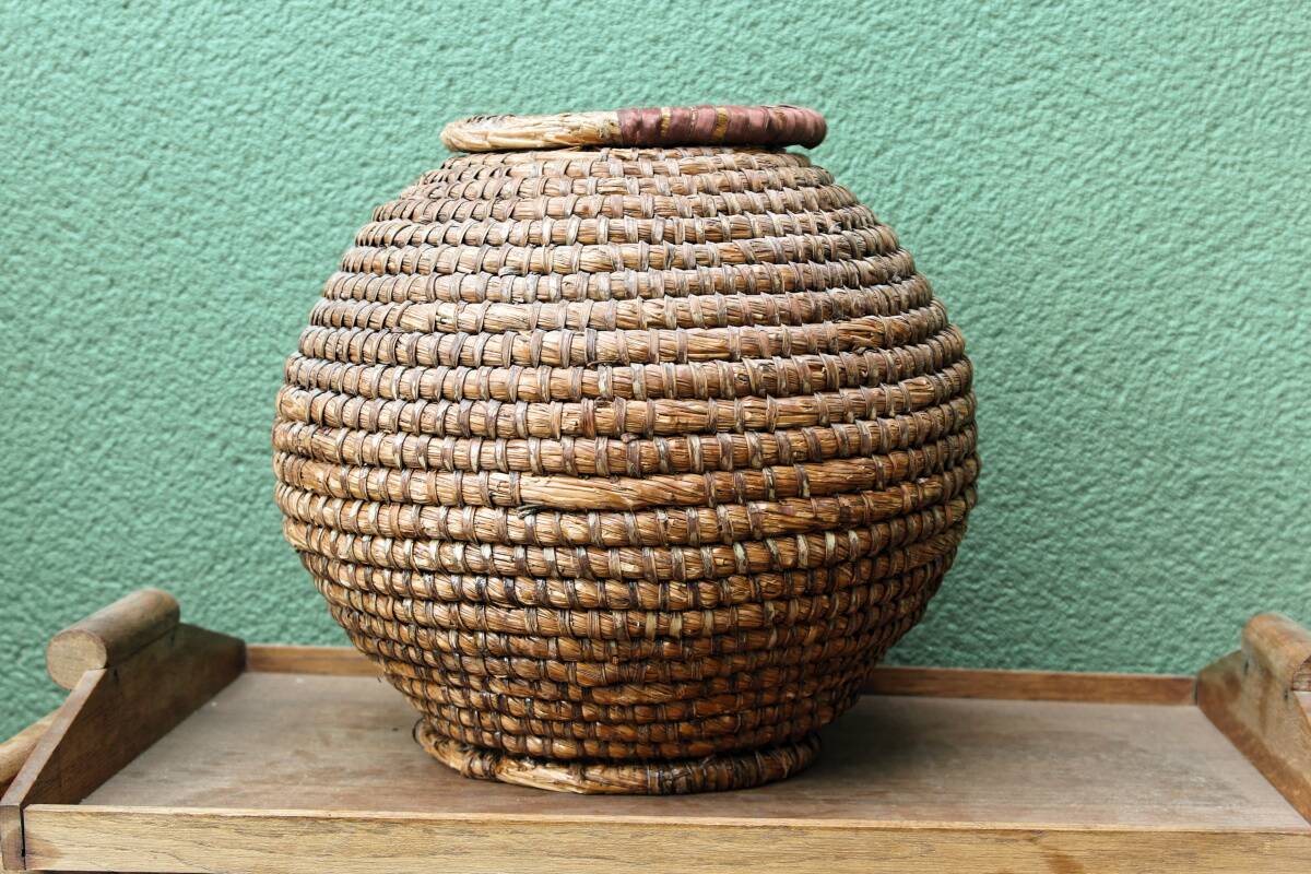 Burgundy in braided straw