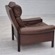 Fauteuil danois années 1970, état d'origine, cuir d'ameublement, bois de chêne foncé.