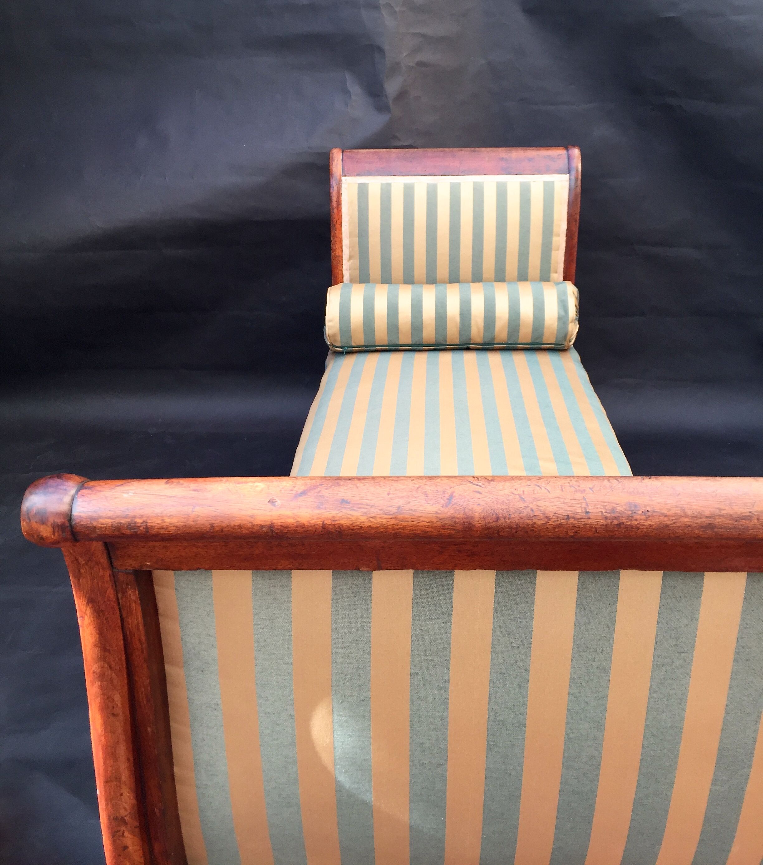 Walnut recamier bench Napoleon III daybed mid-nineteenth century