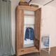 Bonnetière parisienne ancienne avec miroir en bois brut restauré
