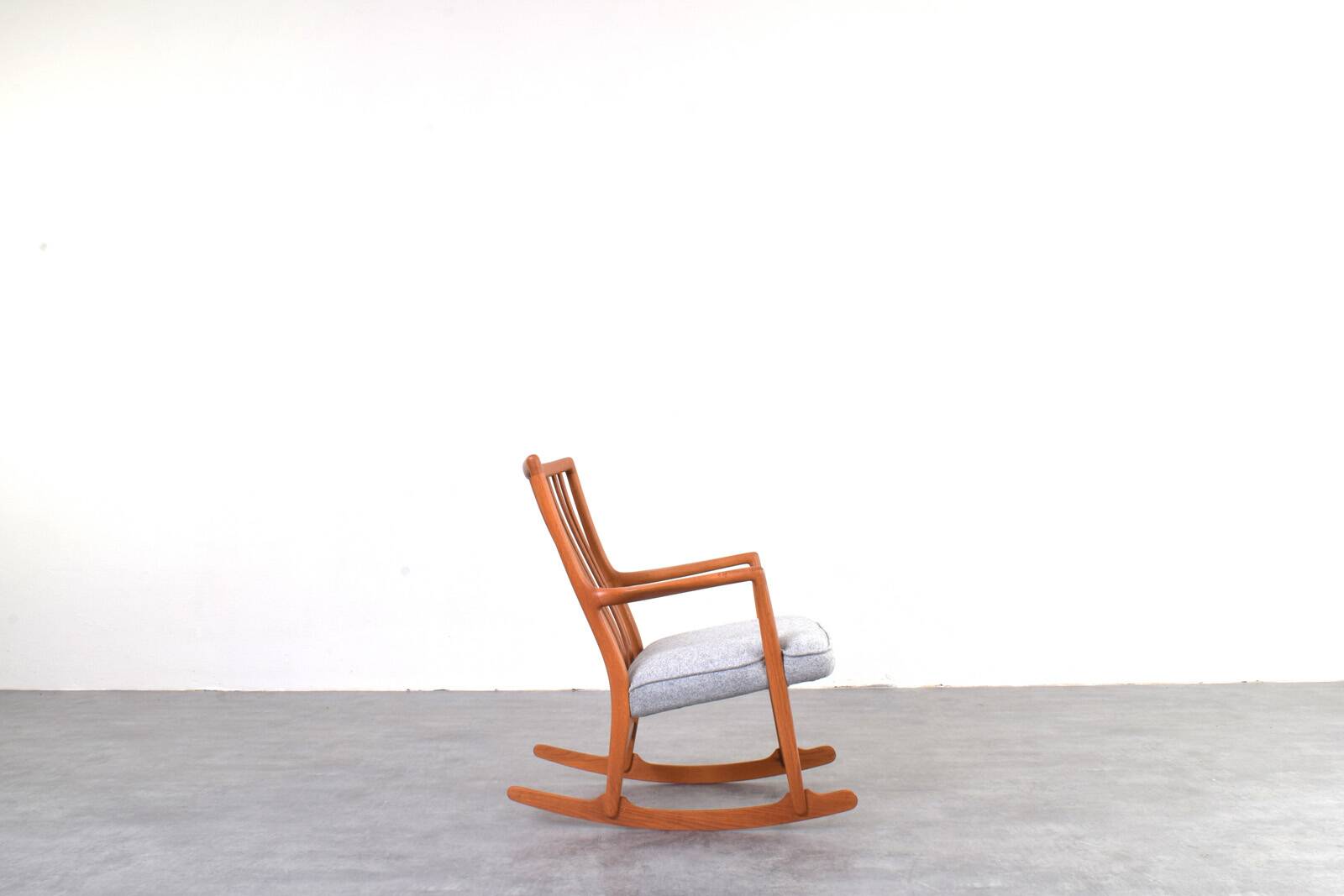 Rocking Chair ML33 by Hans J. Wegner for A/S Mikael Laursen, 1950s.