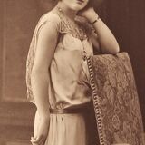 Photo "elegant leaning on the armchair" of fontes paris