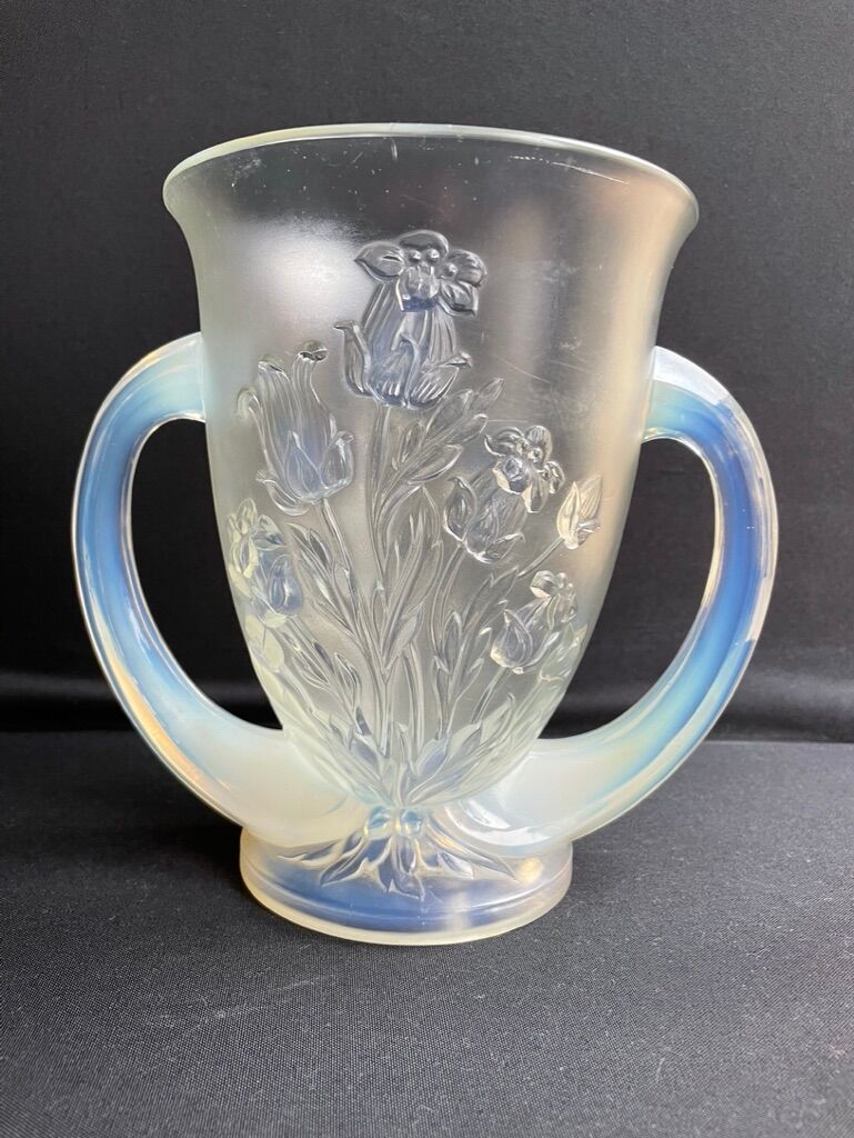 Large vase with 2 Art Deco handles signed Verlys