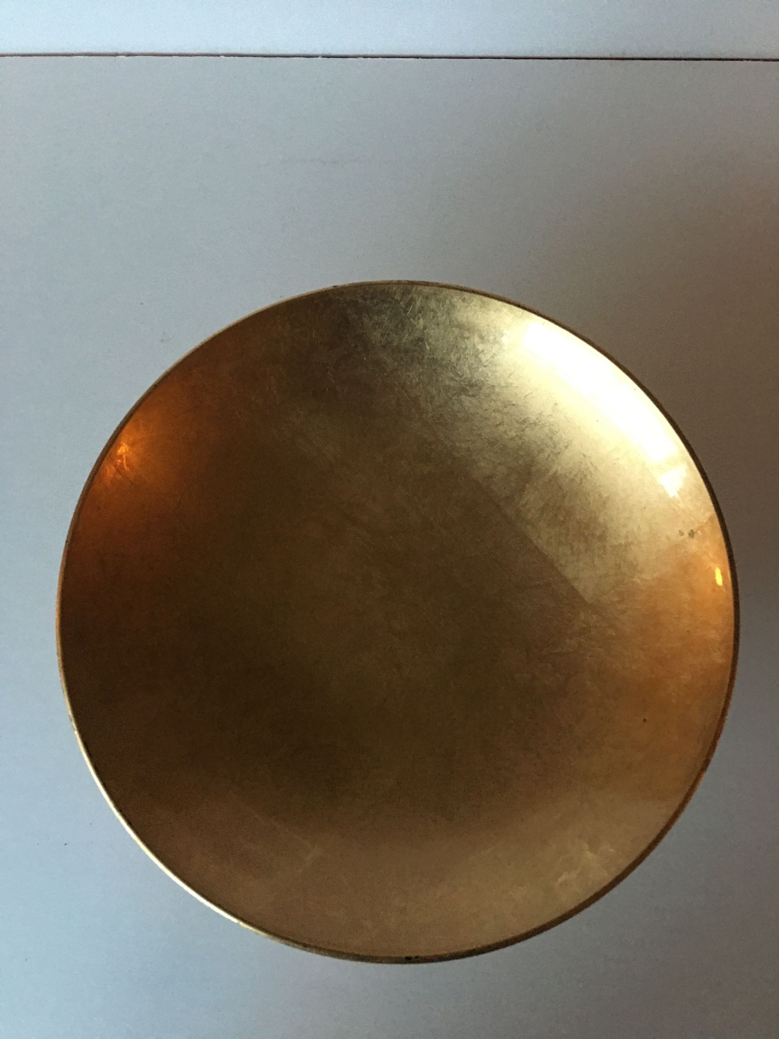 Coupe sur pied laque et feuilles d’or
