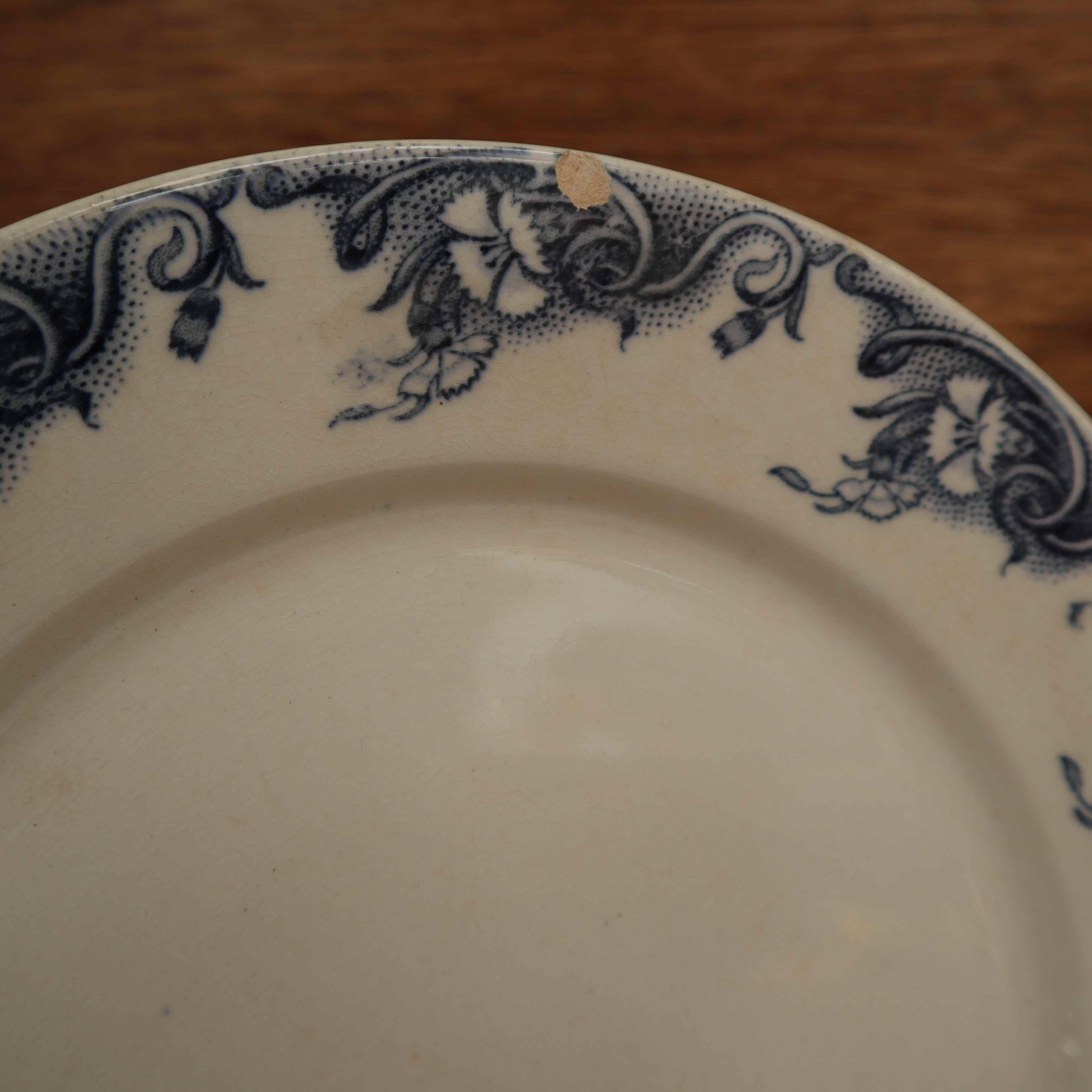 Flat plates in old earthenware with lions of France "Pernelle"