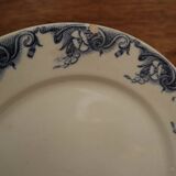 Flat plates in old earthenware with lions of France "Pernelle"