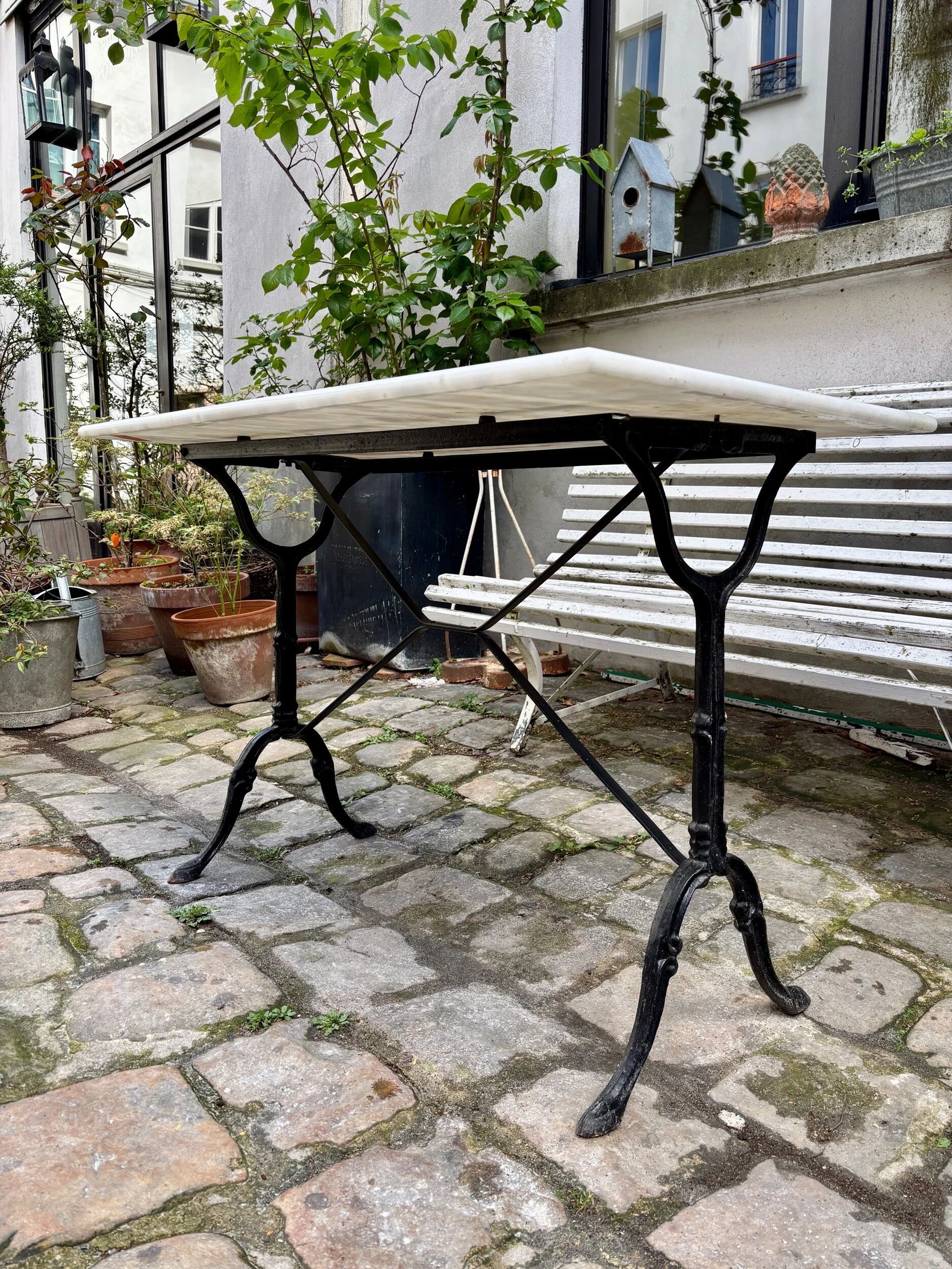 Bistro table in grey marble and black cast iron 100 x 60 cm