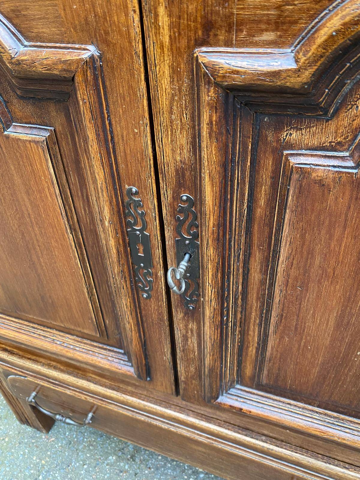 Buffet Louis XIV en bois massif haut du 19ème