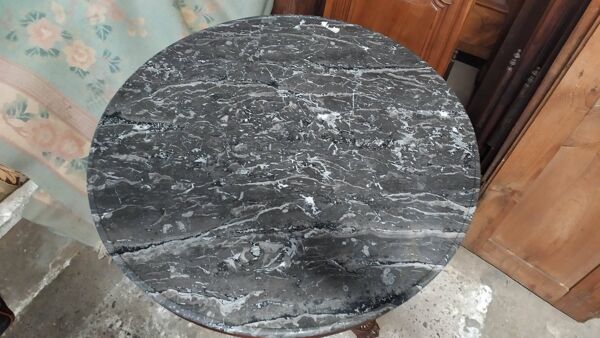 Guéridon avec un marbre gris à dépression