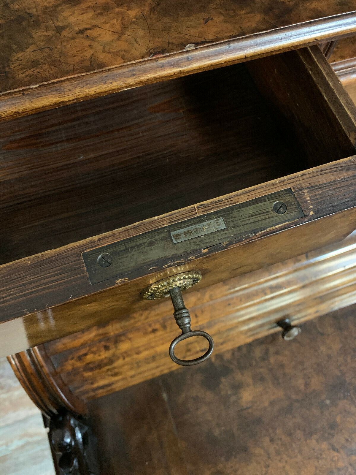 Scriban époque Biedermeier en noyer clair vers 1820