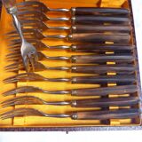 Coffret de 12 fourchettes à gâteau en inox, manche en corne marron