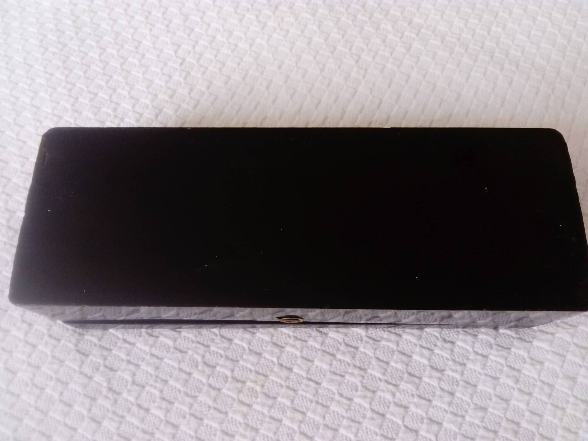 Old lacquered wooden glove box/box with Art Deco geometric decoration. Japan