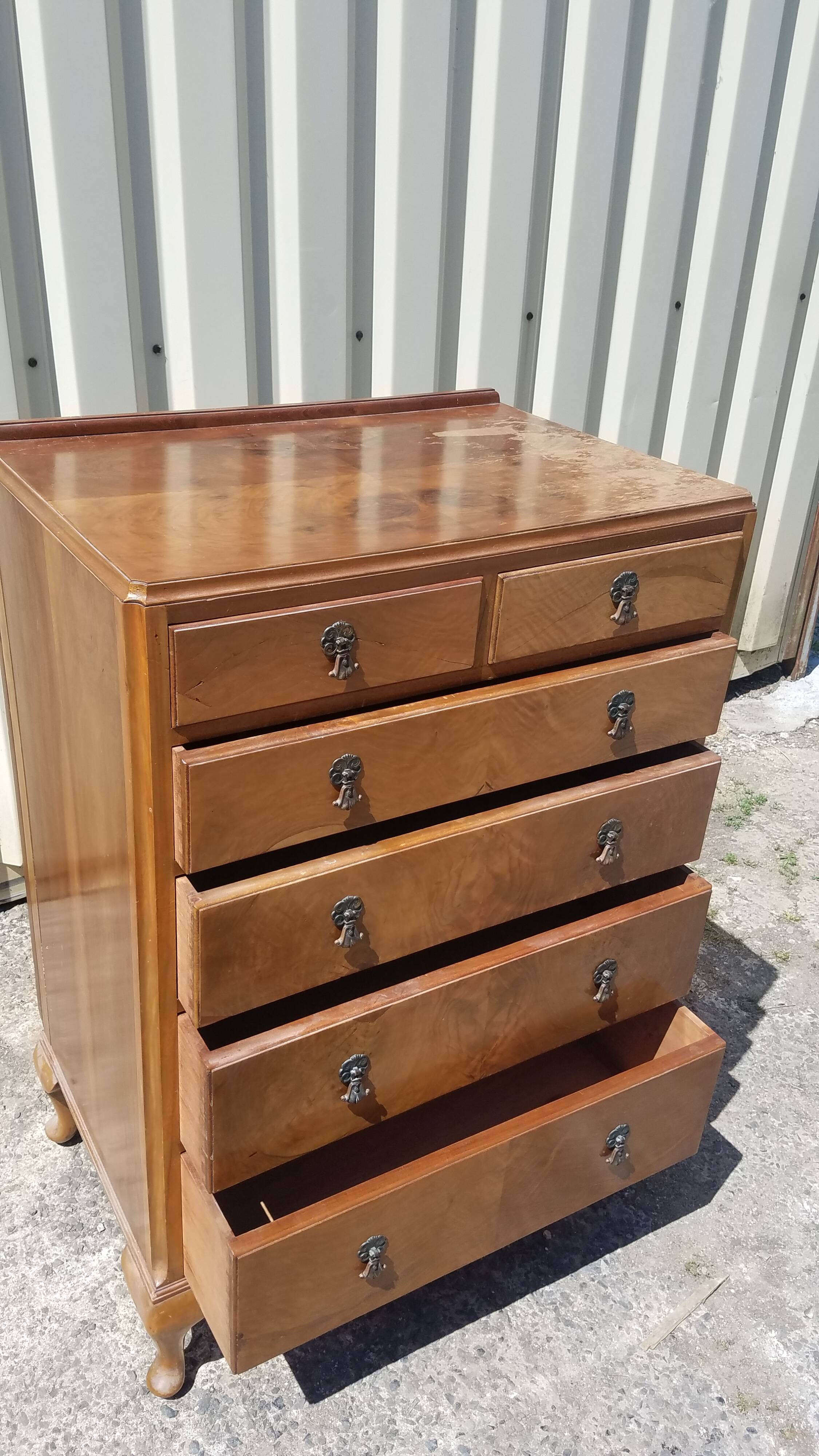 English dresser