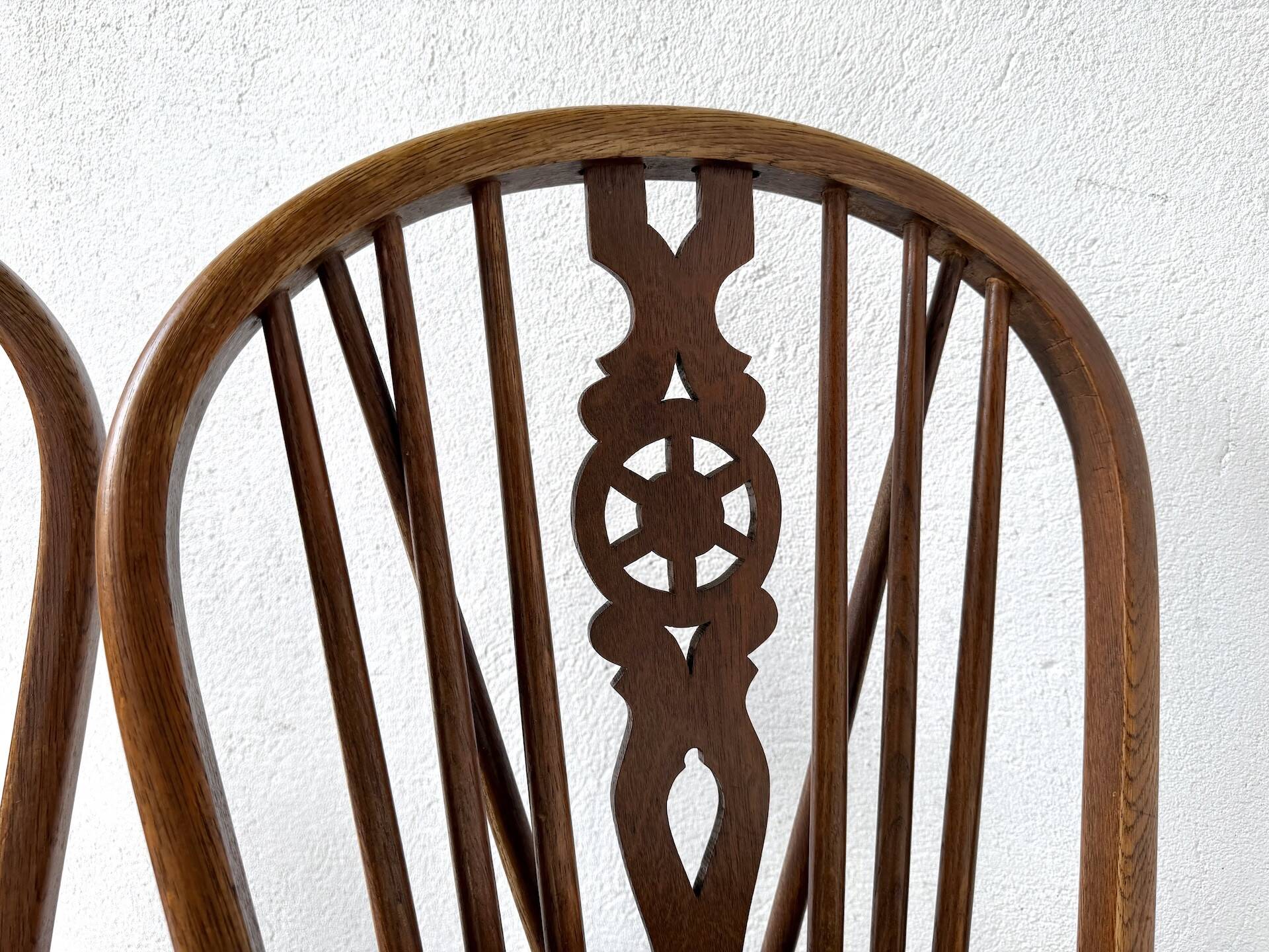 Suite de Quatre Chaises "Windsor"