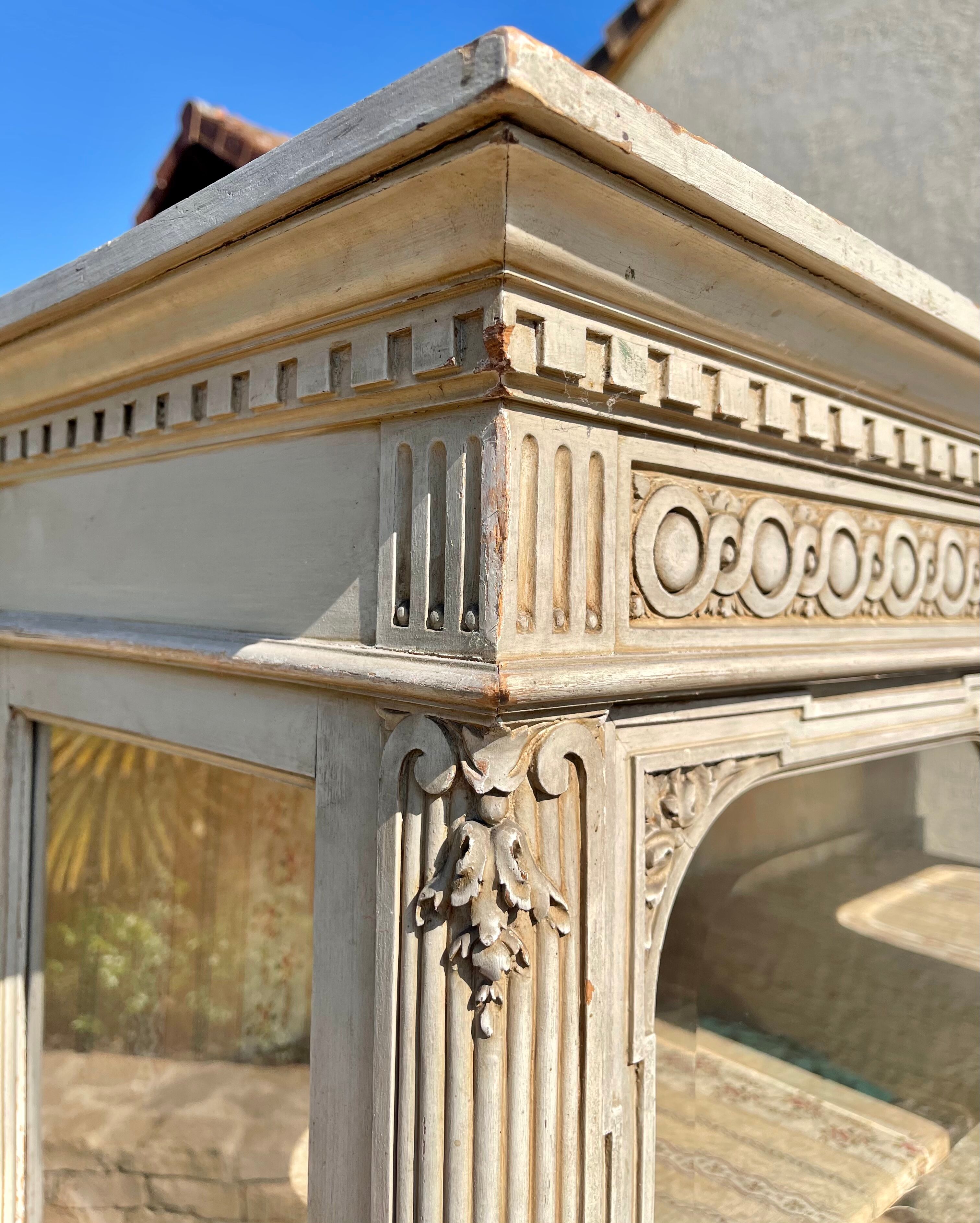 Laquered showcase Carved