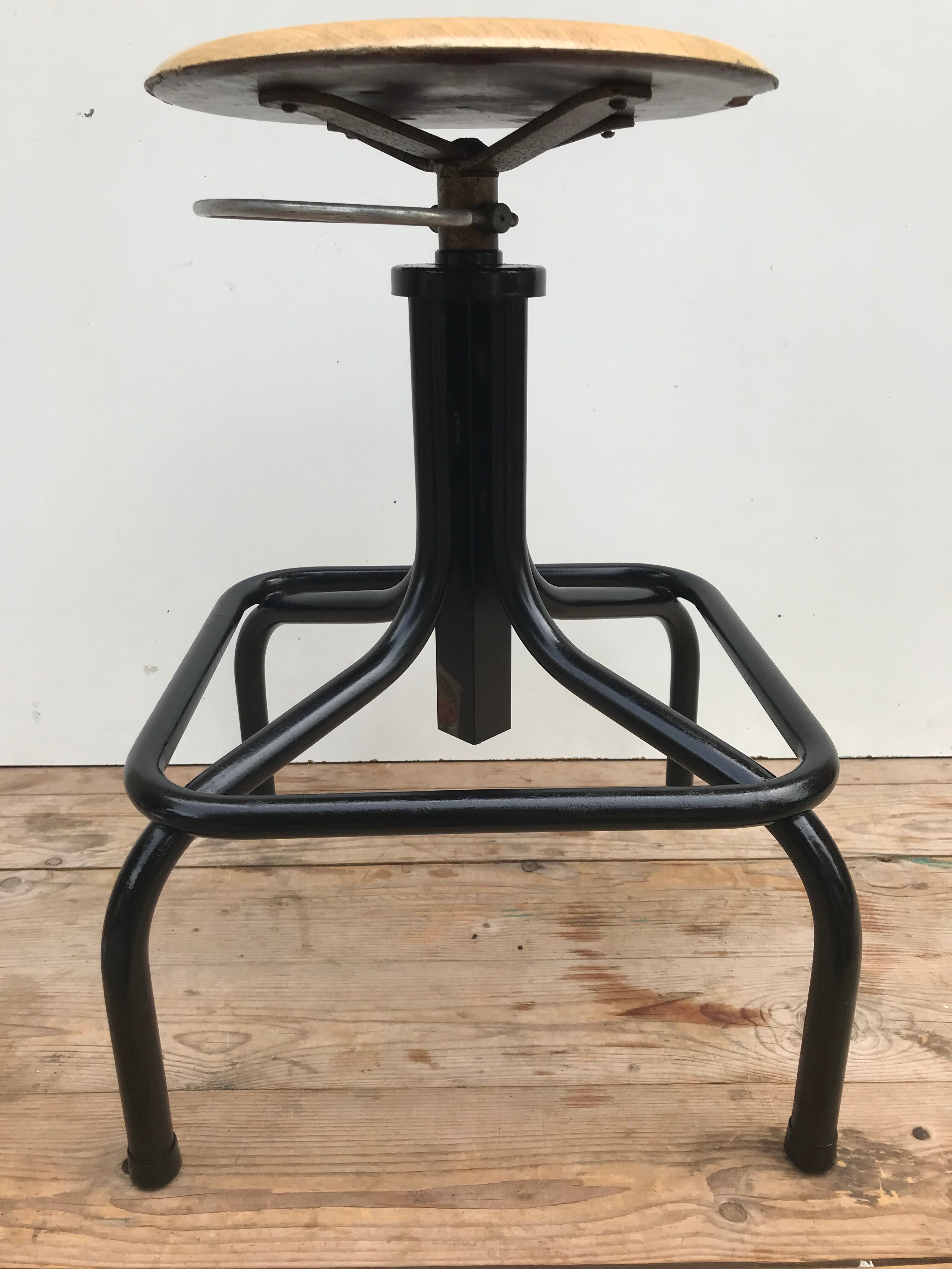 Former HELIOLITHE 50s adjustable Metal & wood Vintage shop stool