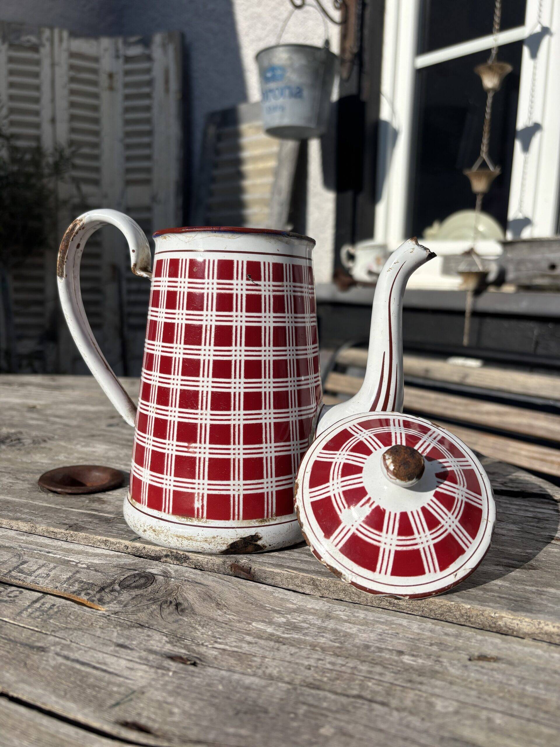 Cafetière à carreaux bordeaux