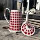 Cafetière à carreaux bordeaux