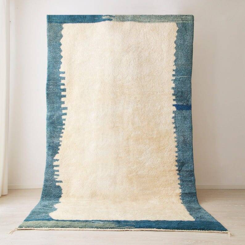Minimalist moroccan rug. 150/250cm