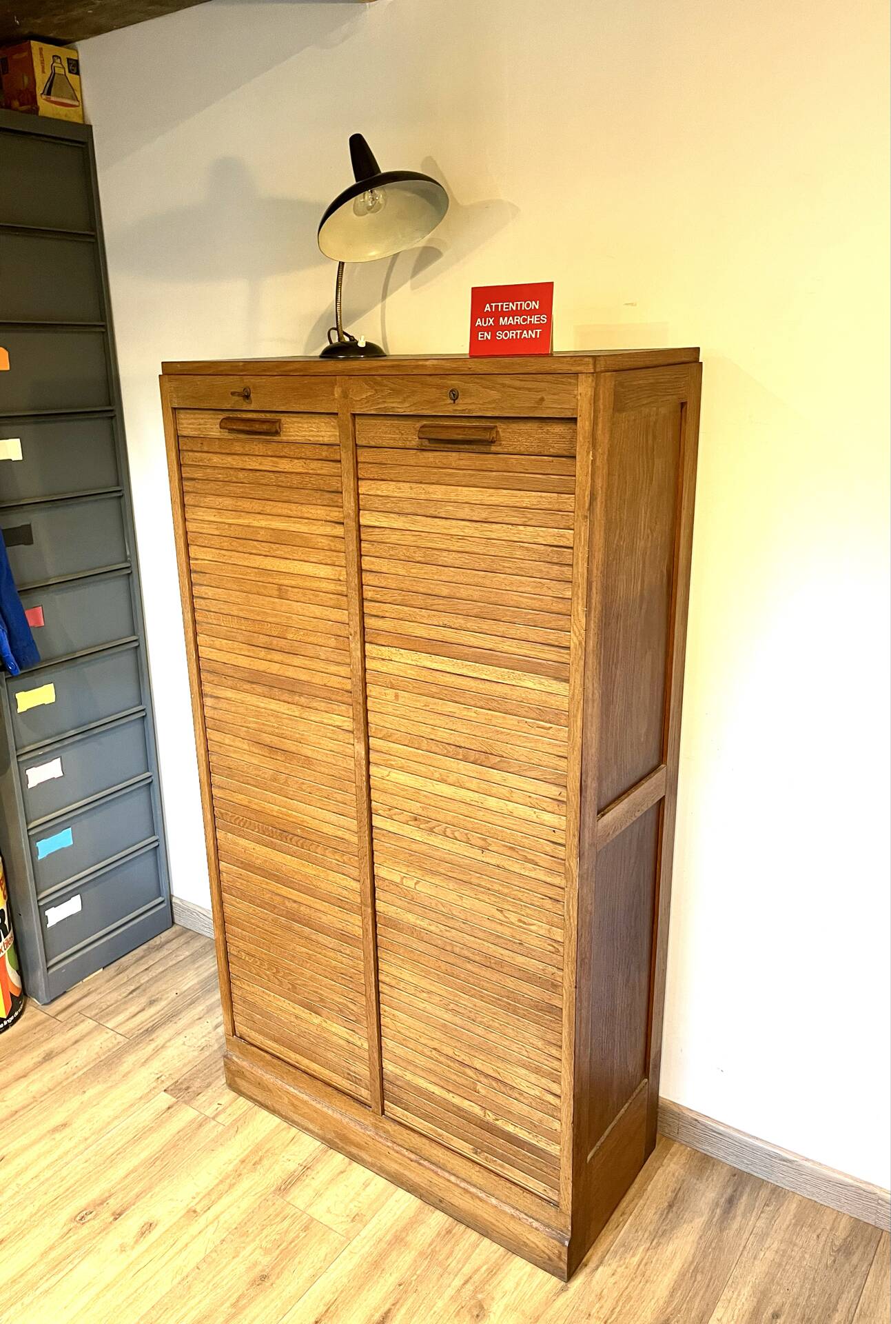 Double curtain folder