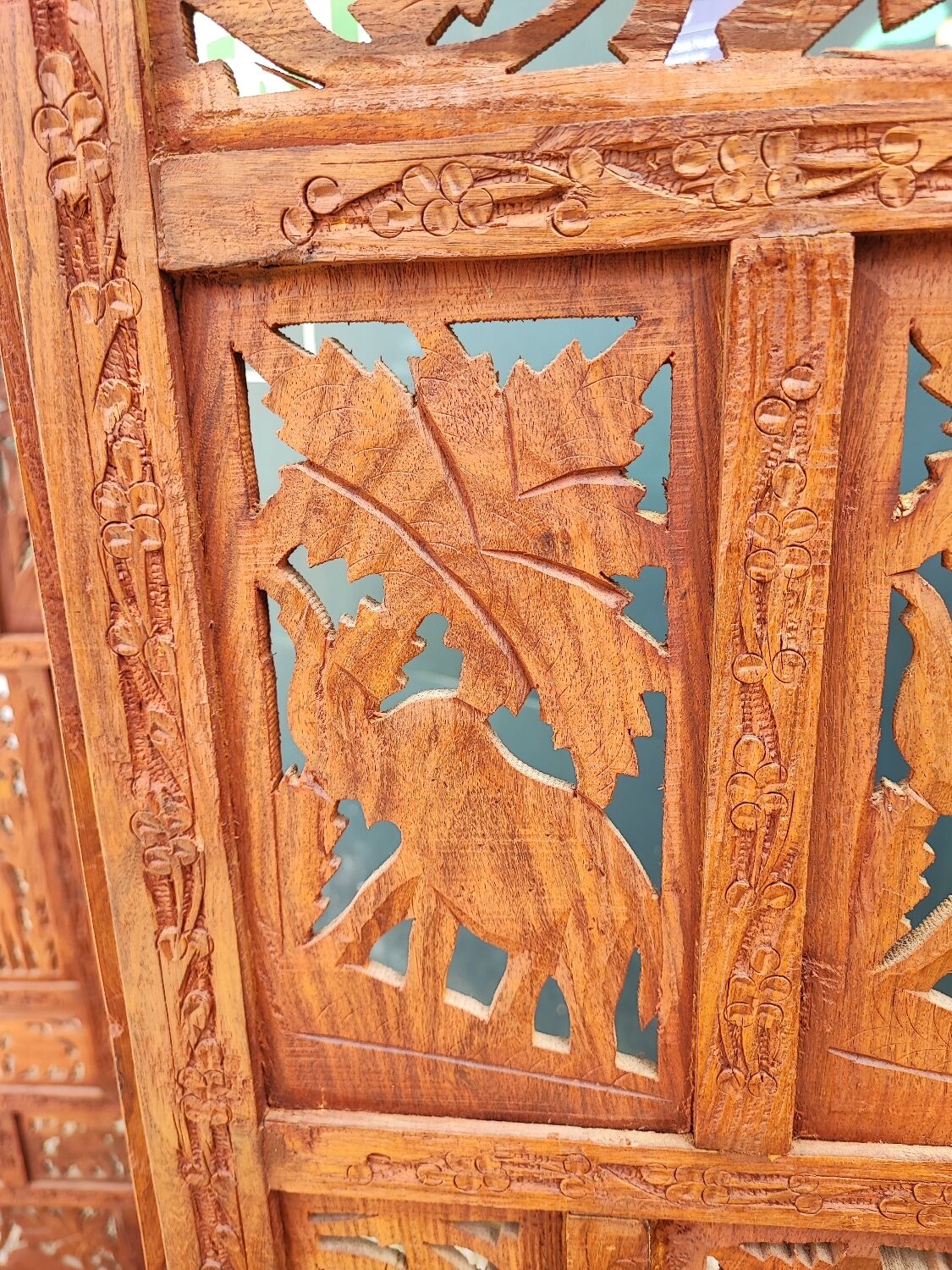 Three-panel screen made of solid wood