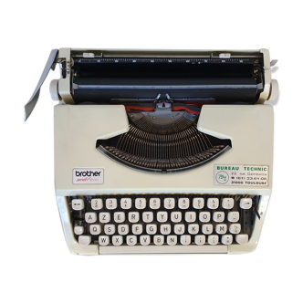 Machine à écrire Brother modèle 200 avec capot de transport