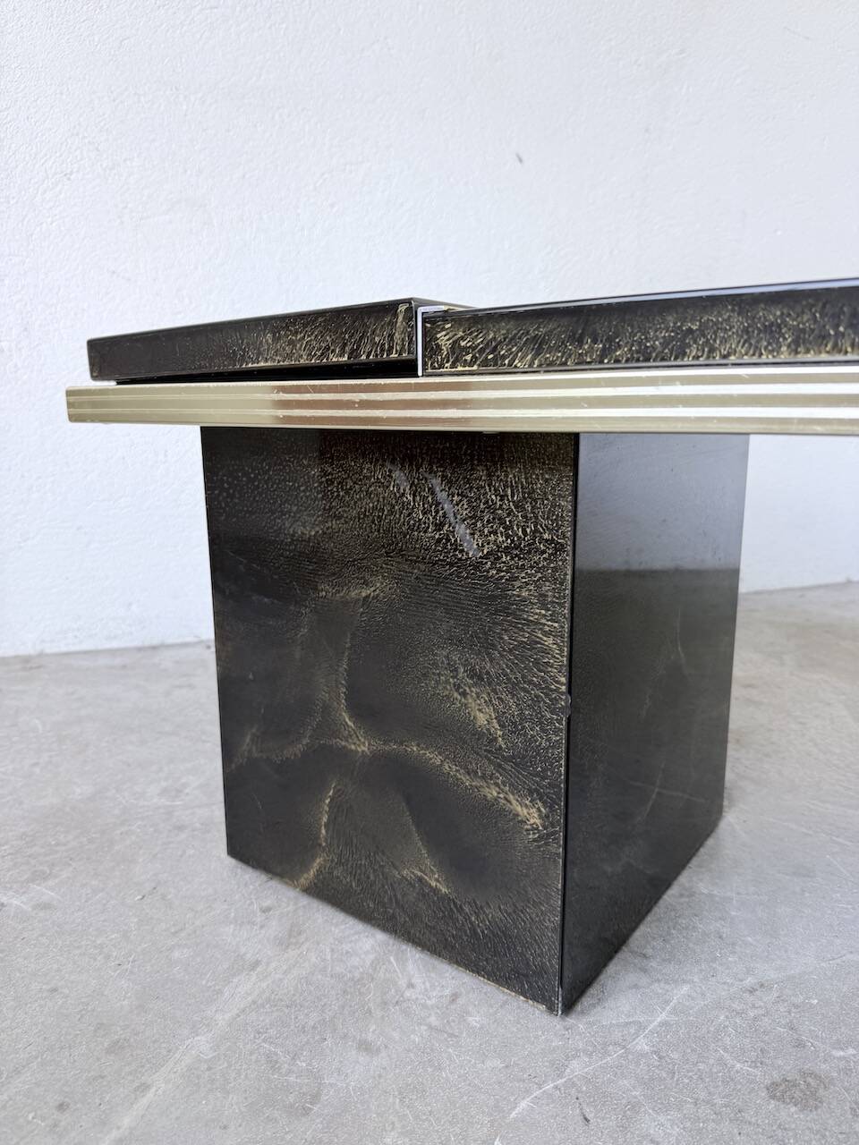 "Rizzo" lacquered and brass coffee-bar table from the 1970s.