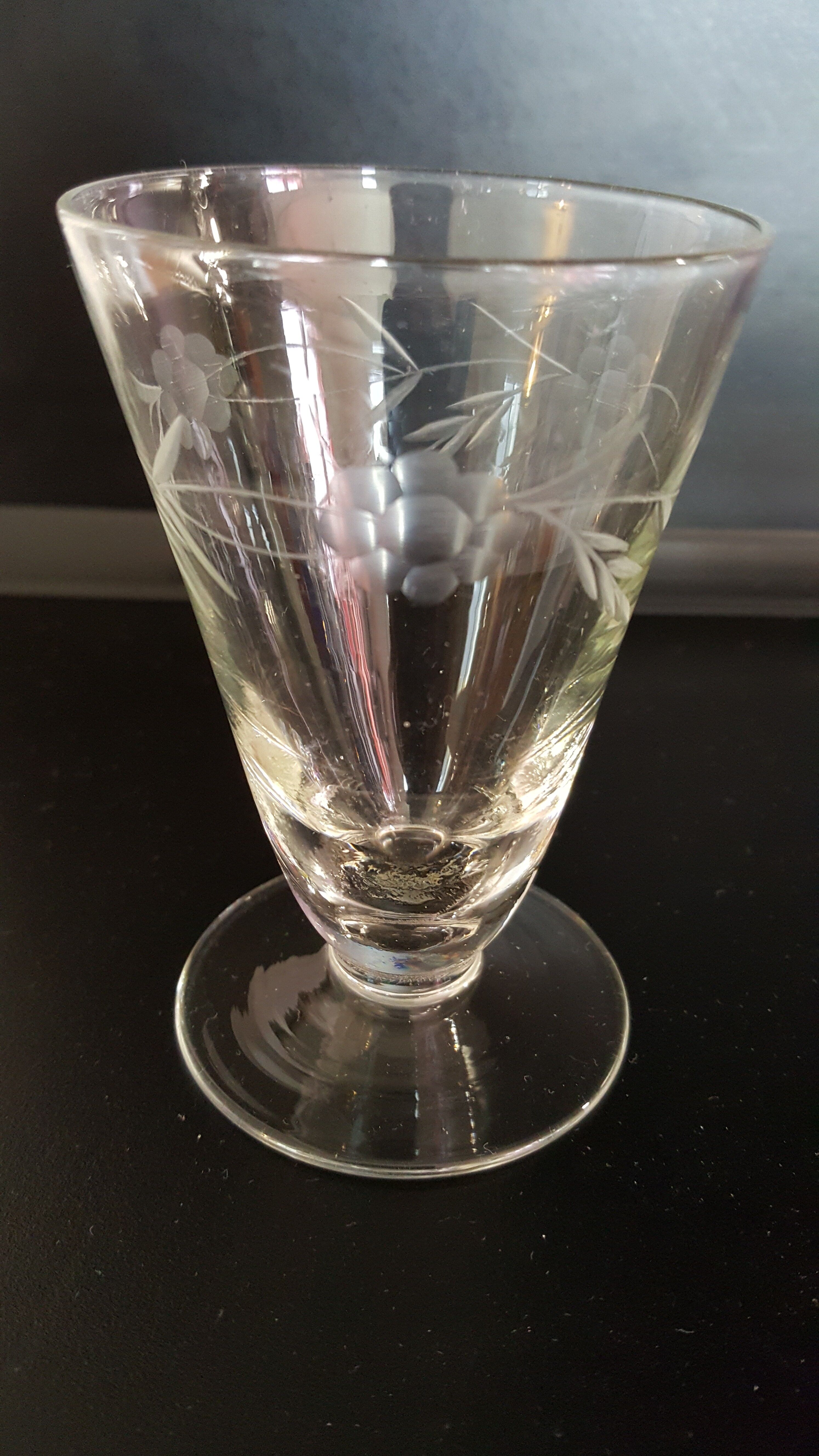 6 Verres ancien  soufflé et ciselé