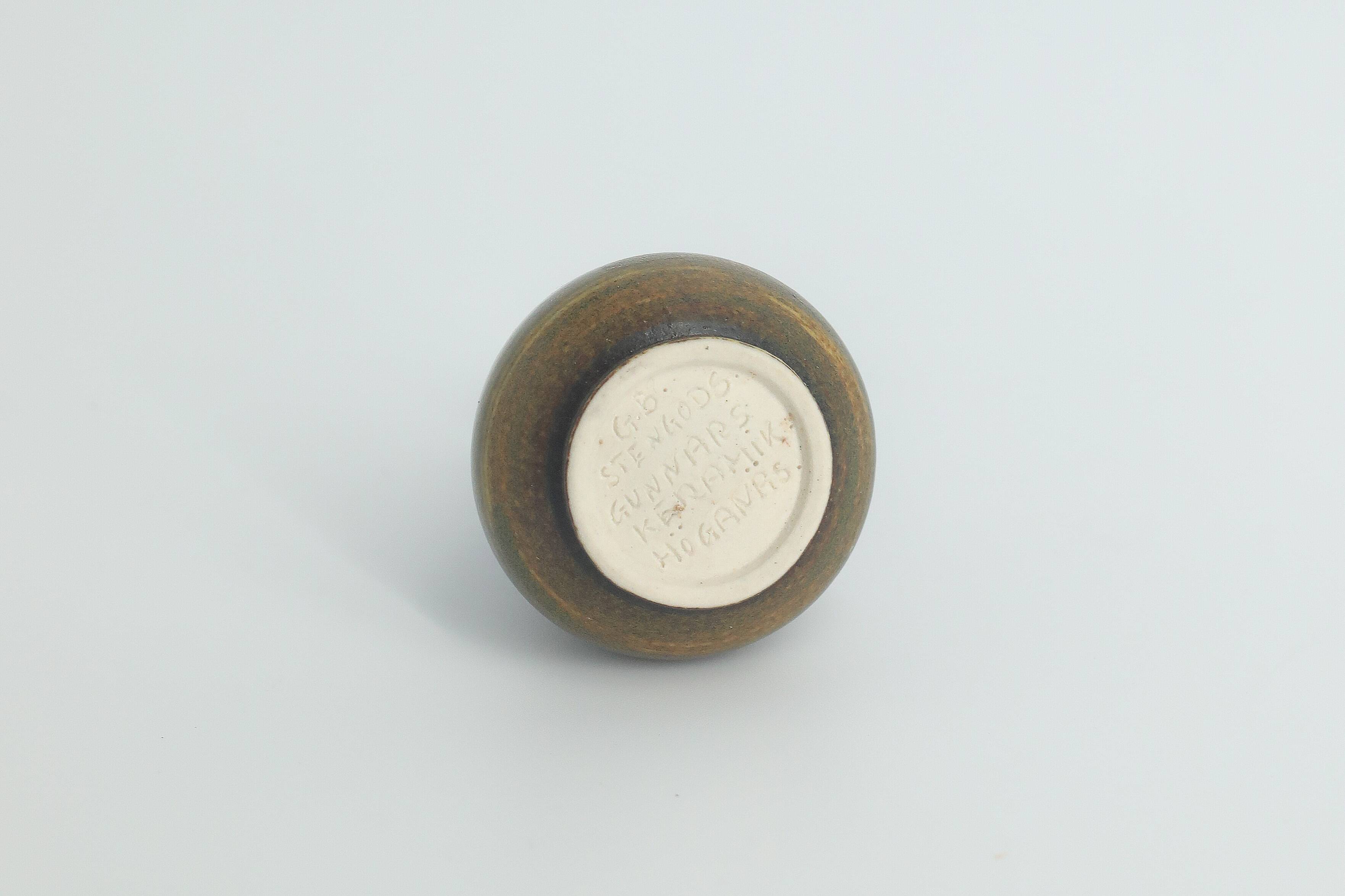 Small mid-century modern collection vases in brown and purple stoneware by Gunnar Borg, Sweden, set of 4.