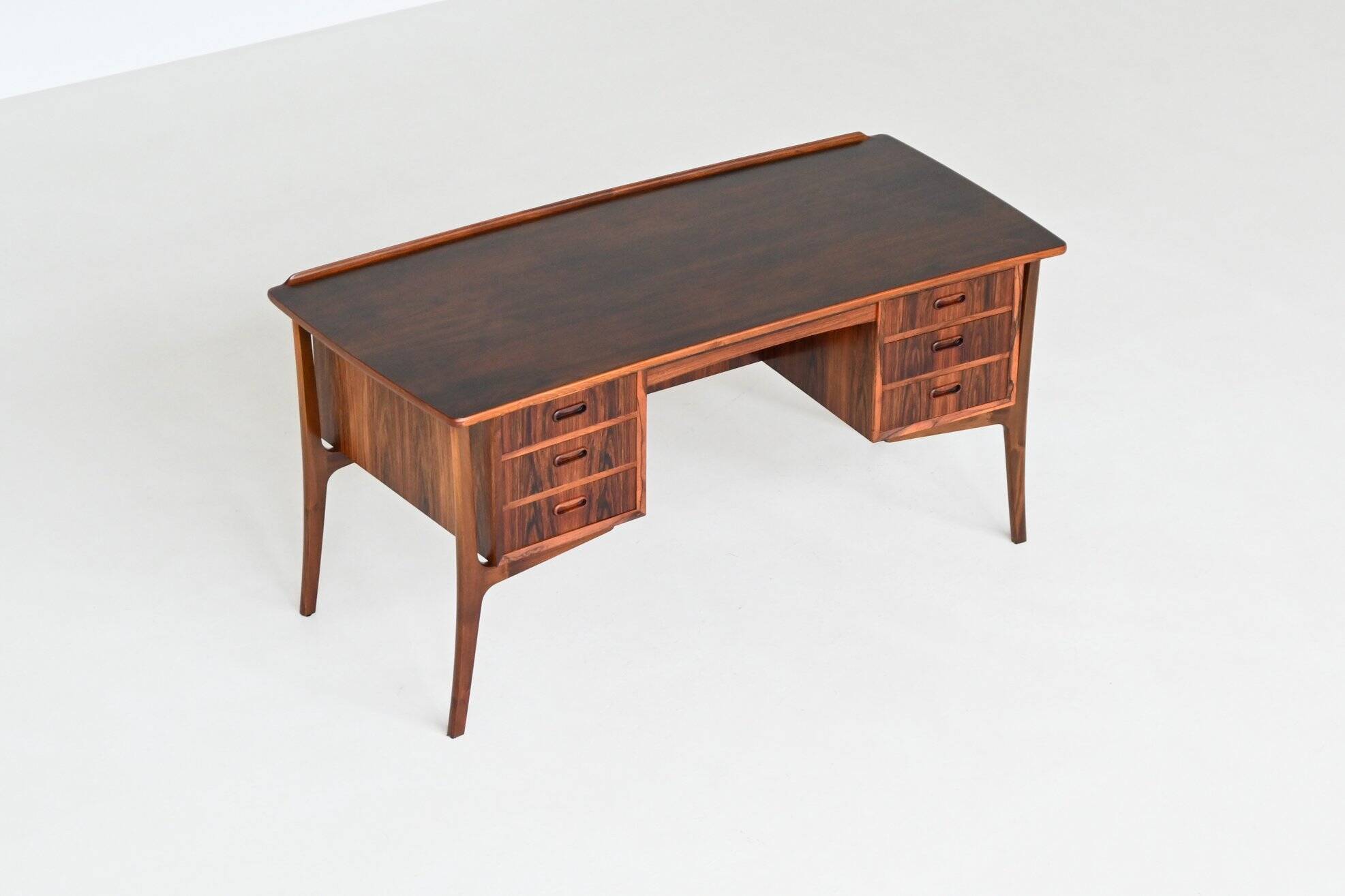 Svend Aage Madsen writing desk in rosewood H.P. Hansen Denmark 1960